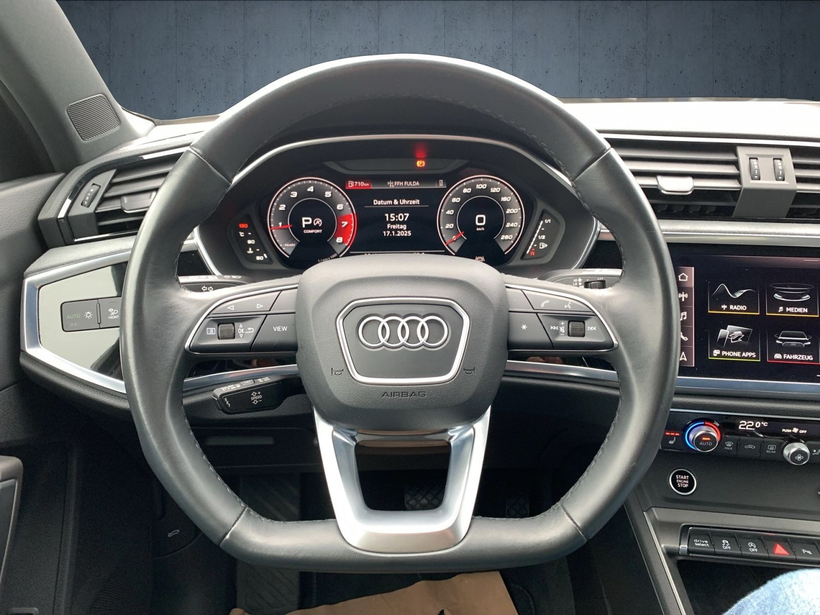 Audi - Q3_22