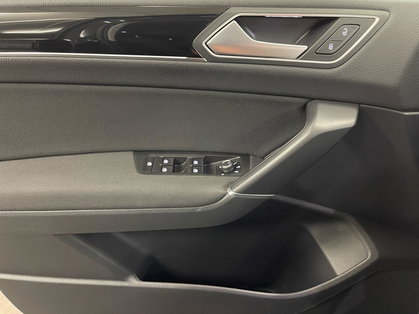 Volkswagen - Touran_10