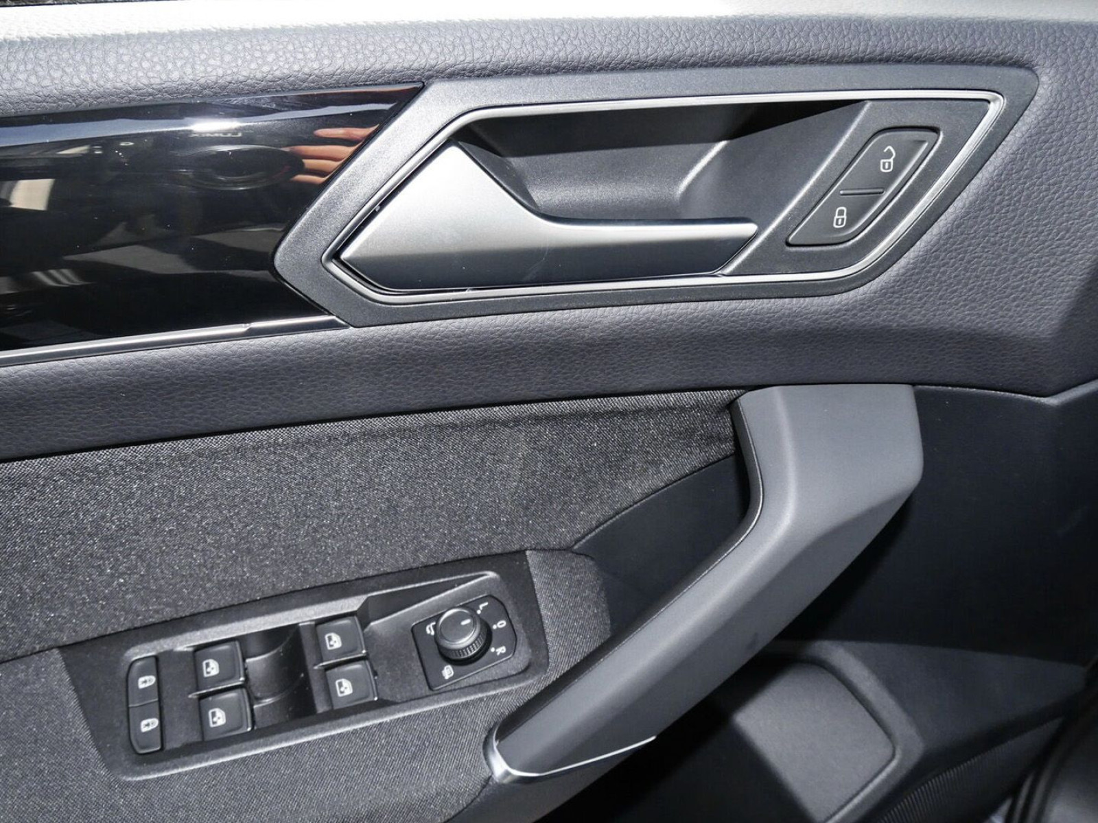 Volkswagen - Touran_11