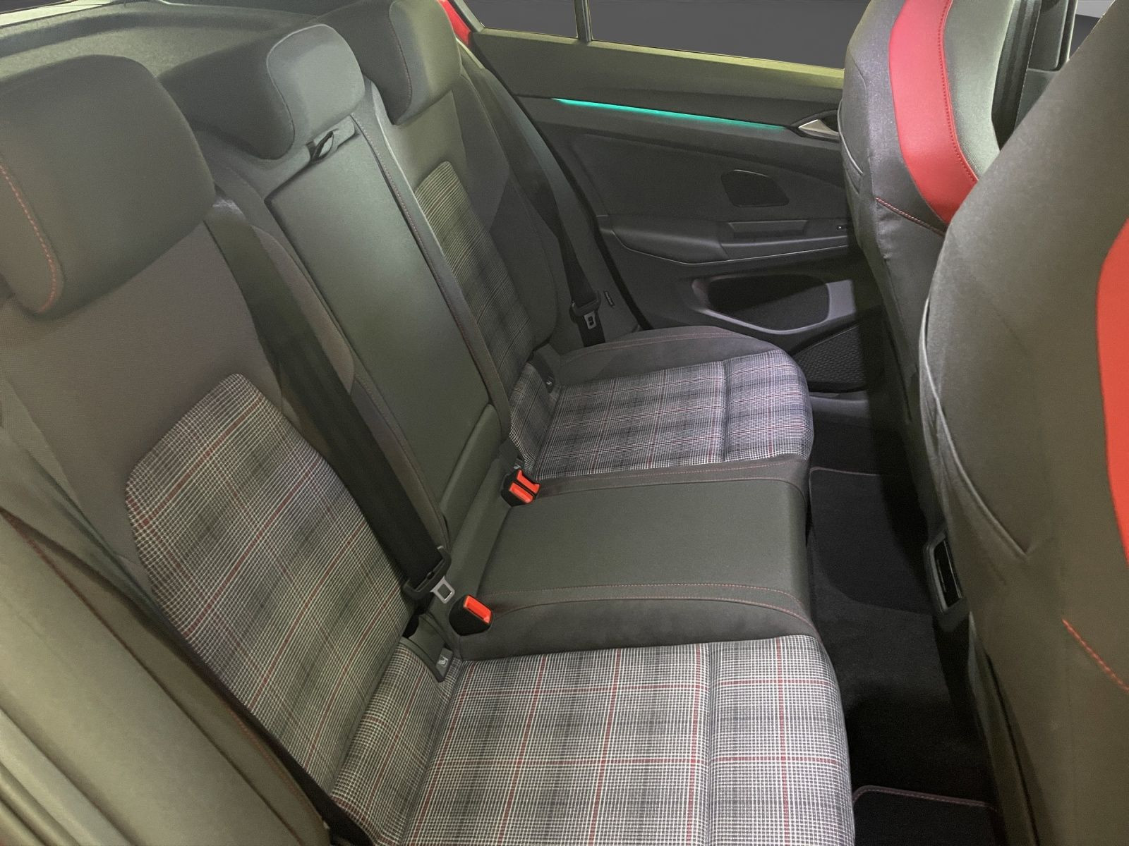 Volkswagen - Golf GTI_17