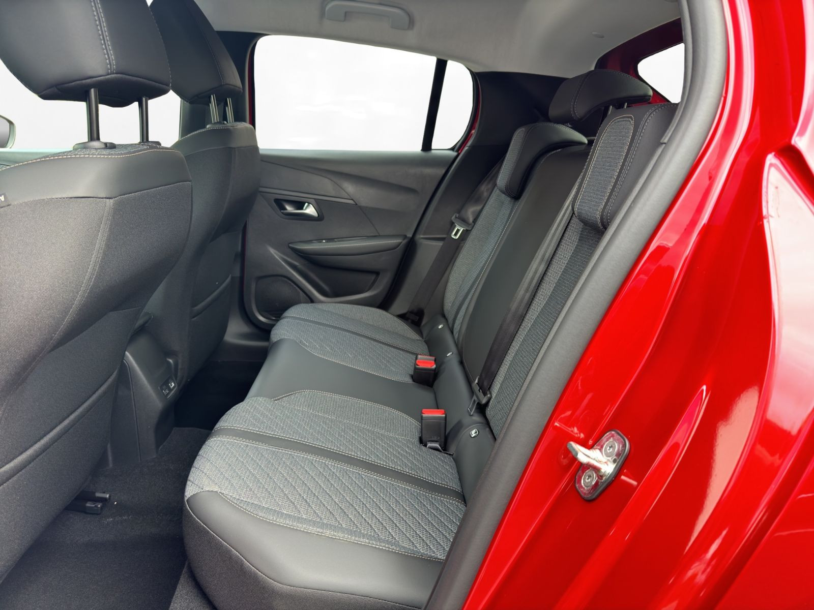 Peugeot - 208_12