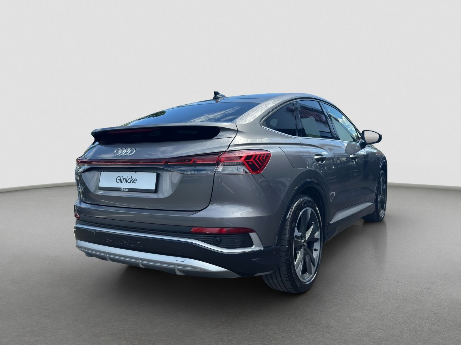 Audi - Q4_6