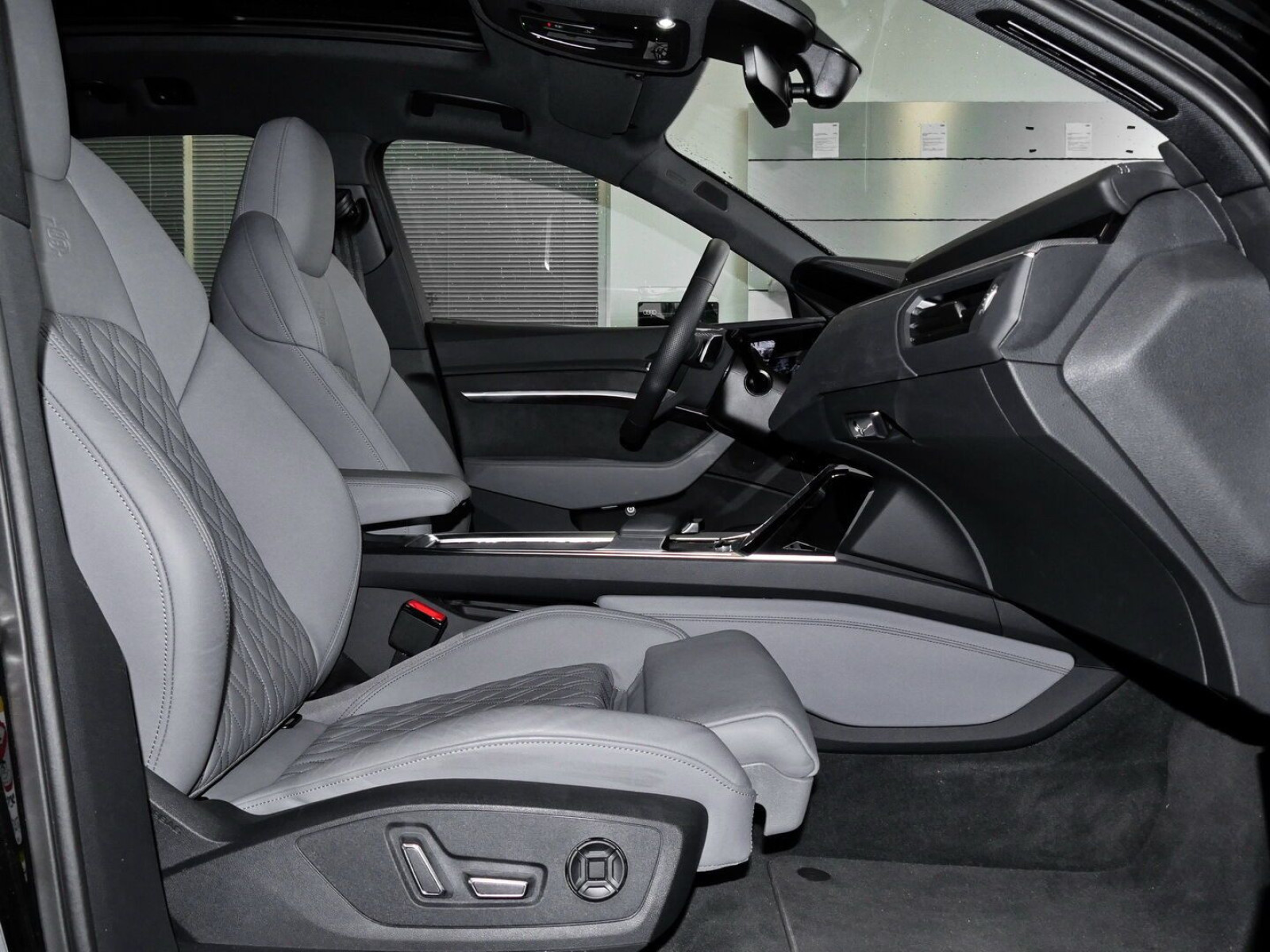 Audi - Q8 e-tron_3