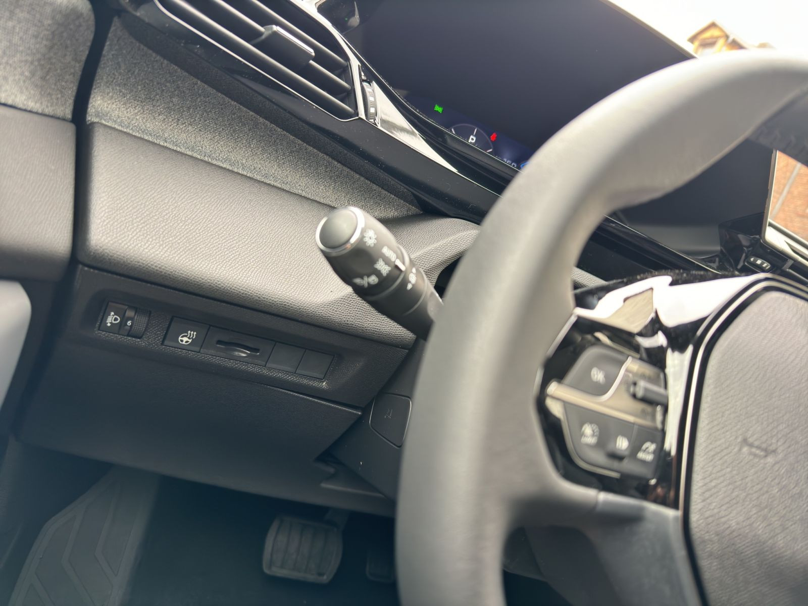 Peugeot - 408_18