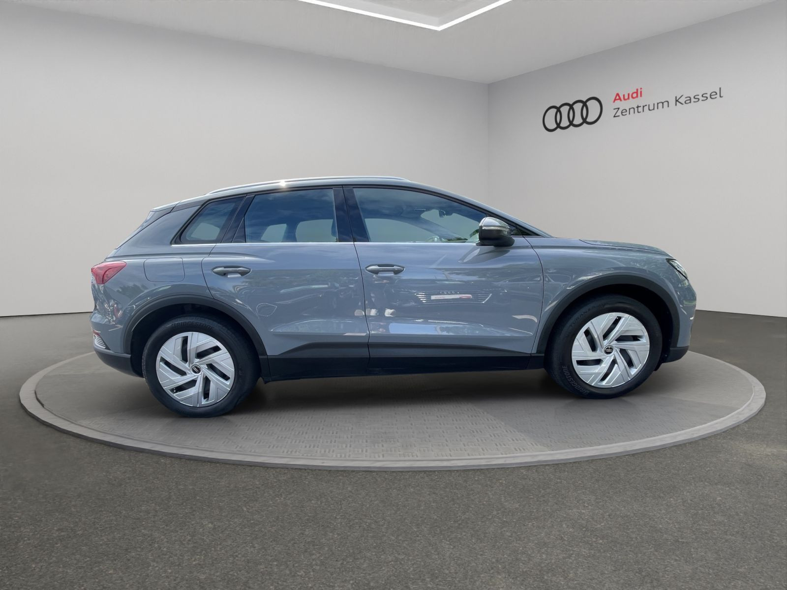 Audi - Q4_8