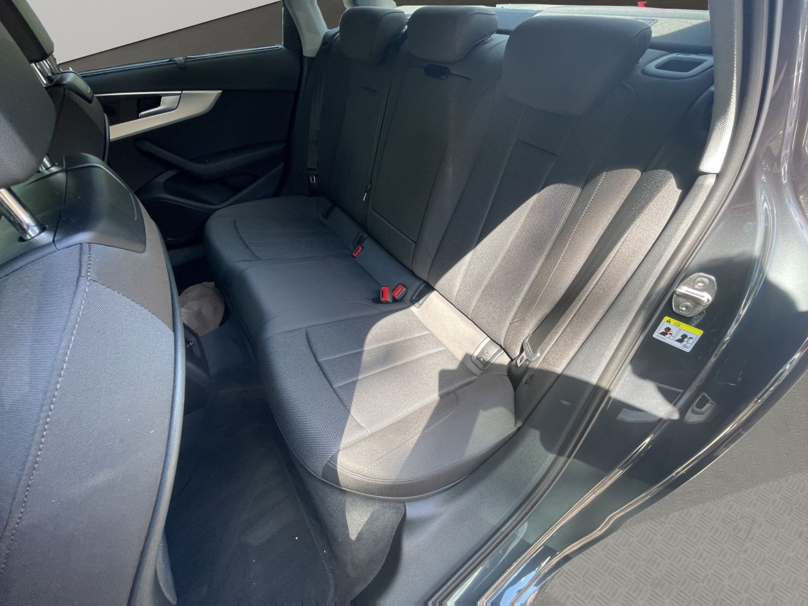 Audi - A4 Limousine_16
