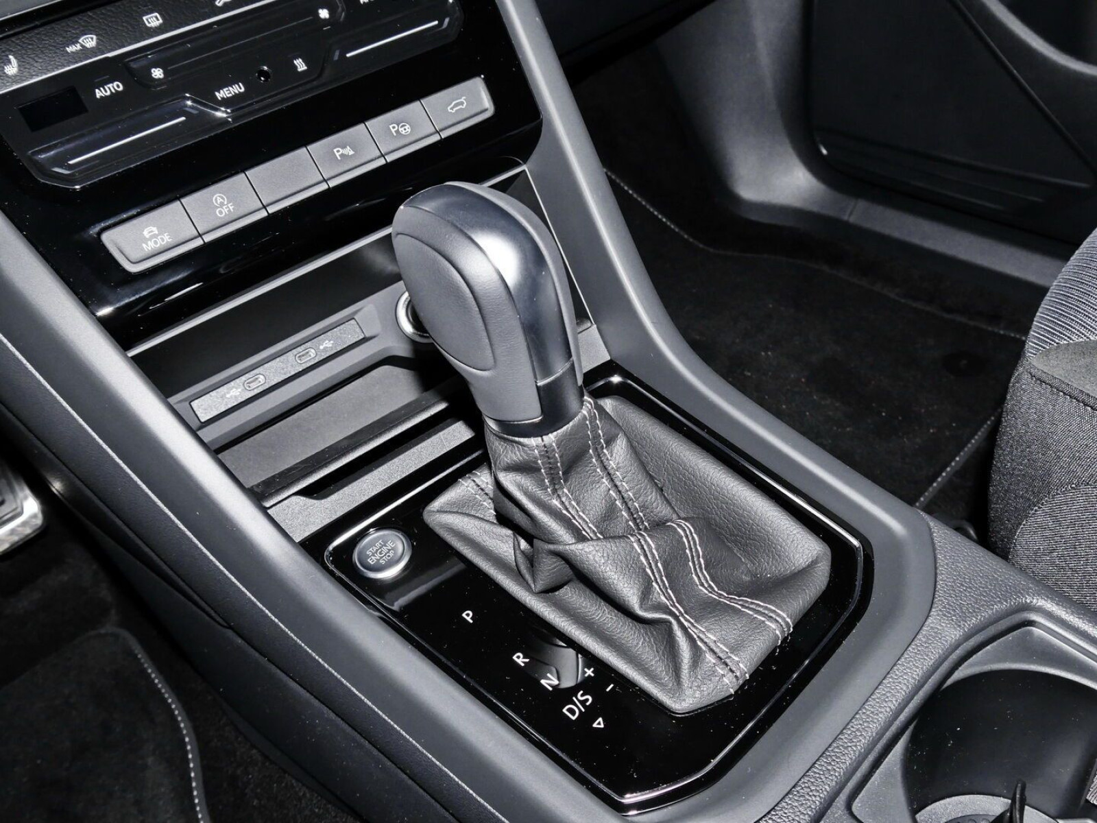 Volkswagen - Touran_17