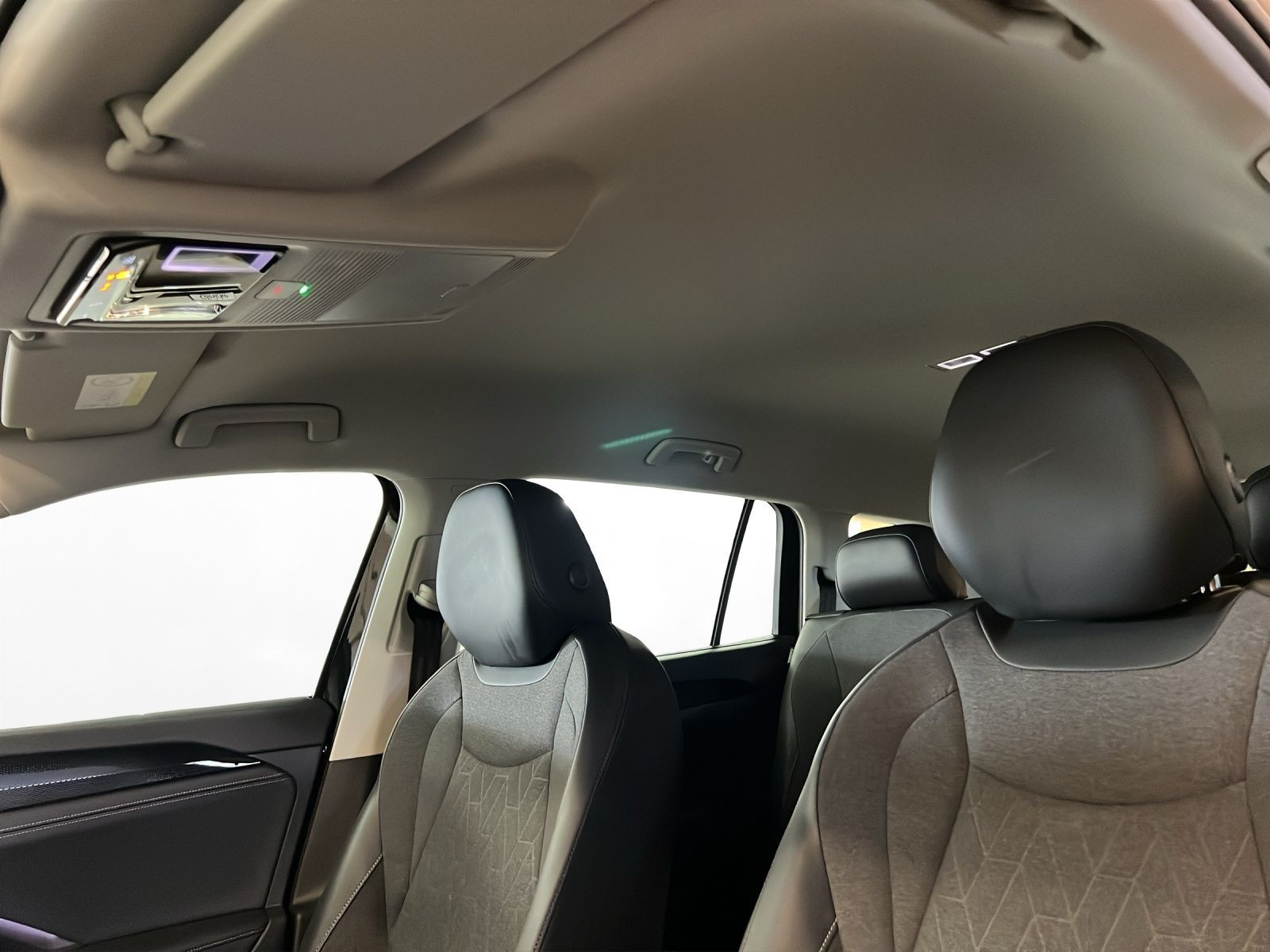 Volkswagen - Tayron_11