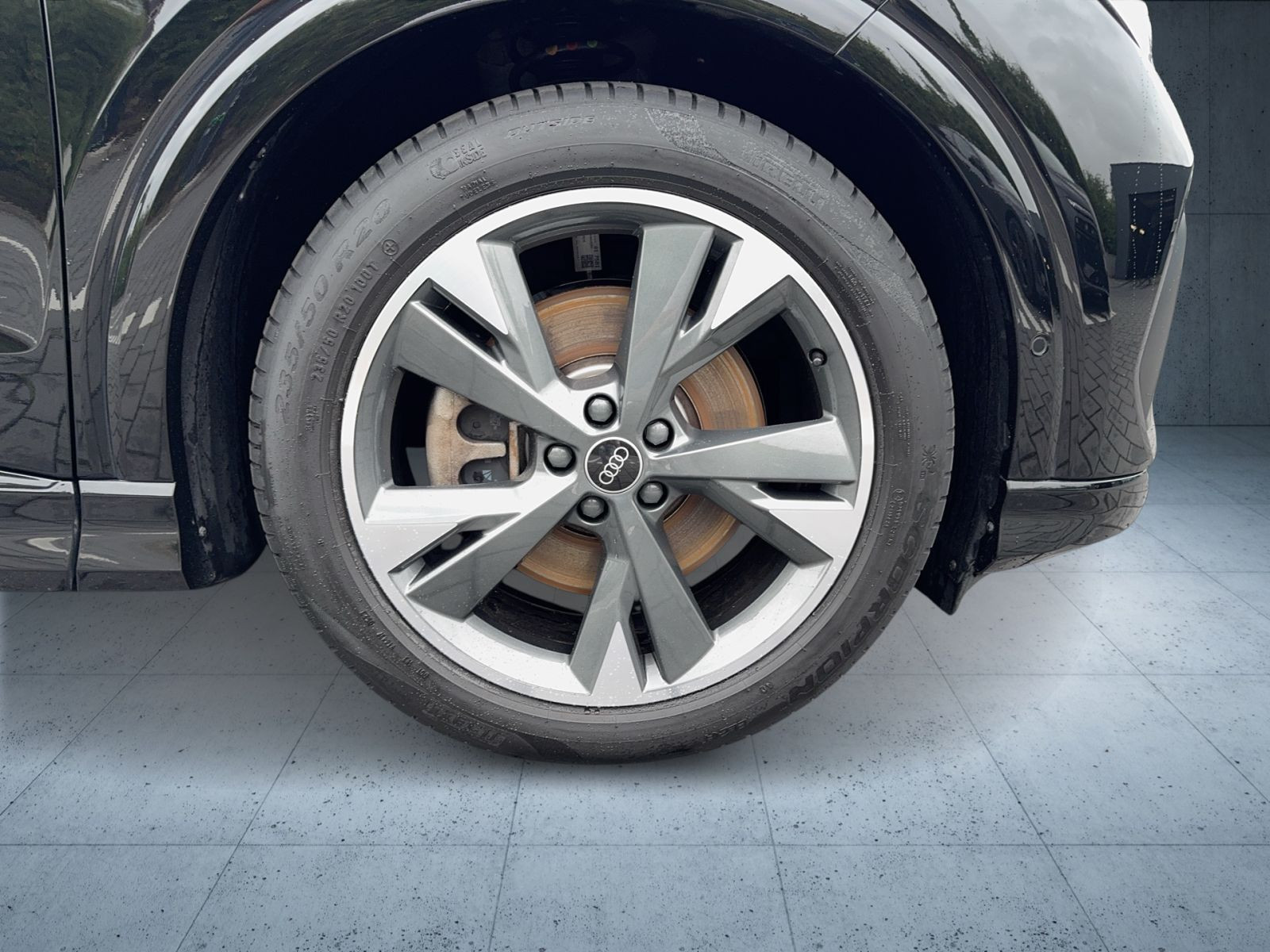 Audi - Q4_9