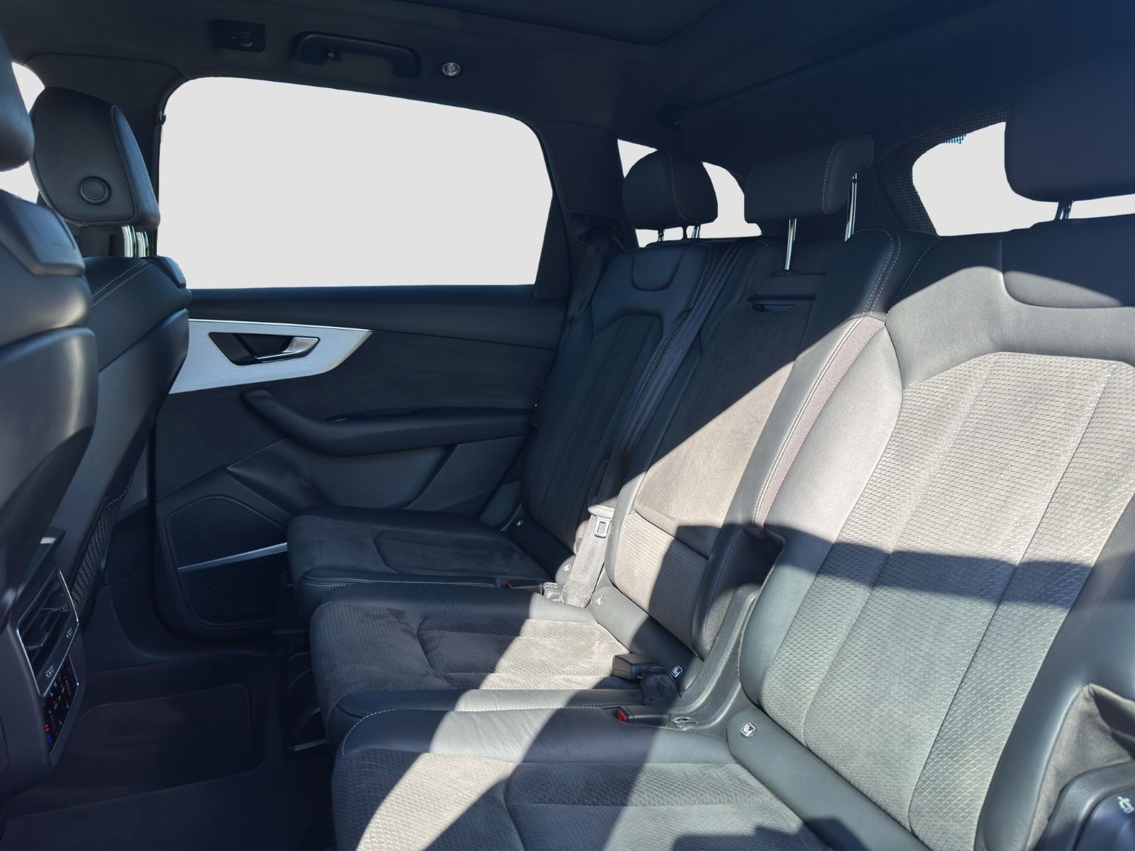 Audi - Q7_12