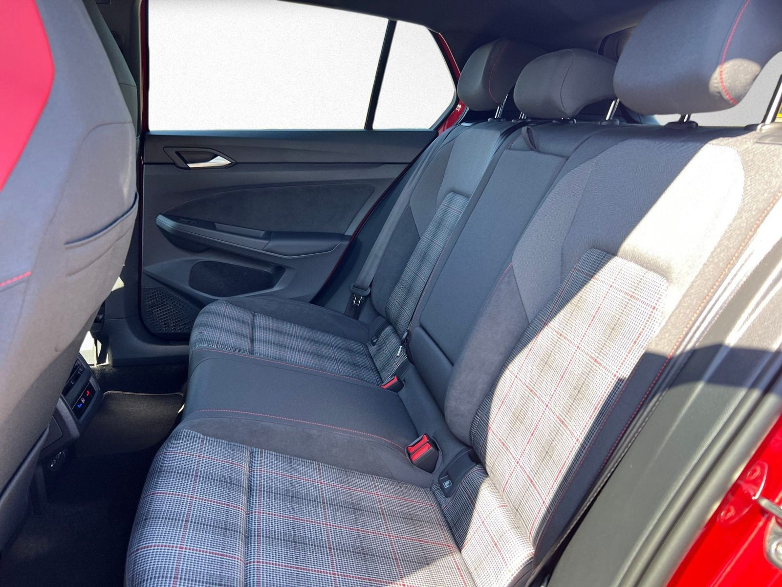 Volkswagen - Golf GTI_12