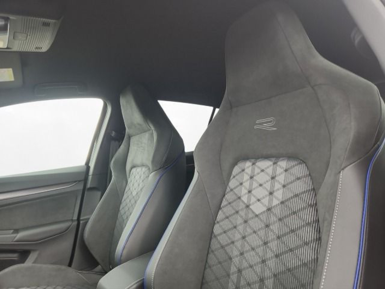 Volkswagen - Golf_17