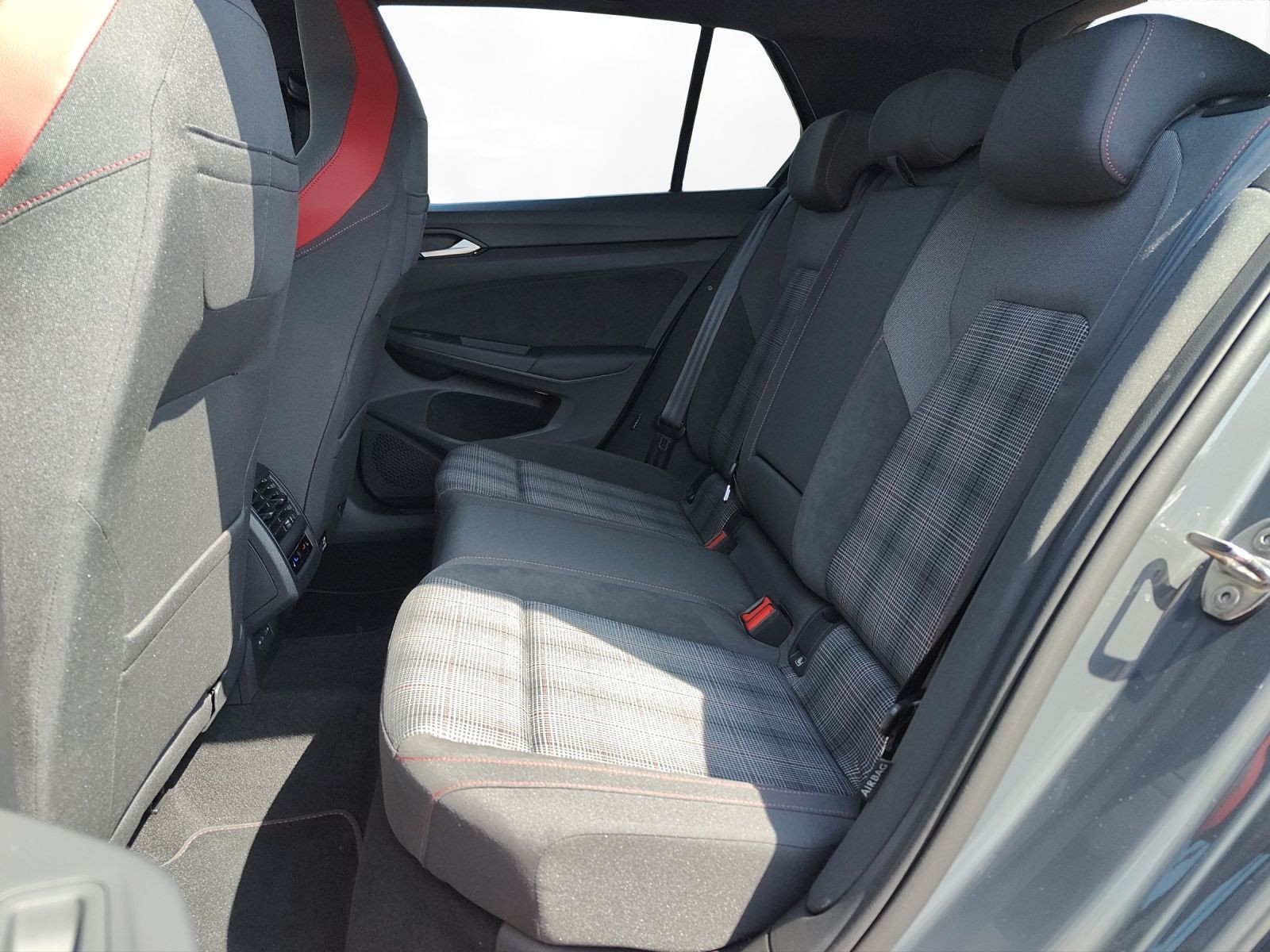 Volkswagen - Golf GTI_6