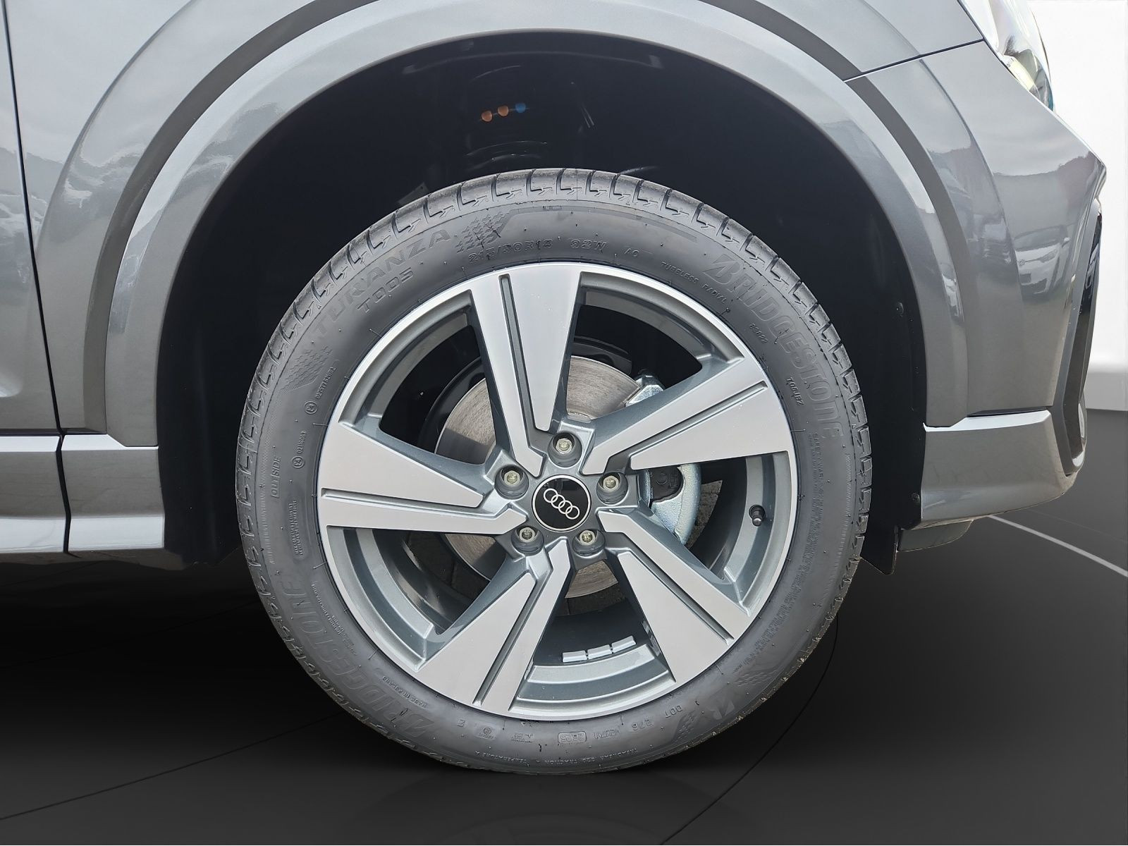Audi - Q2_11