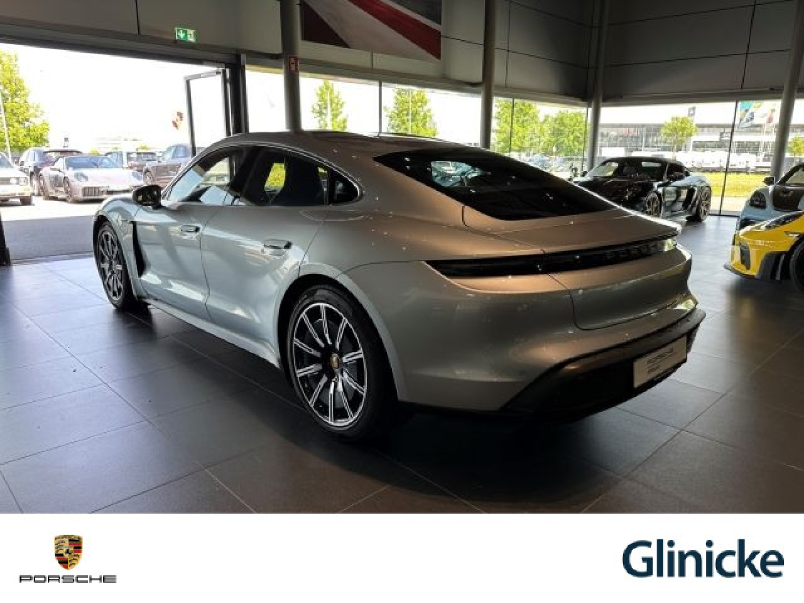 Porsche - Taycan_3