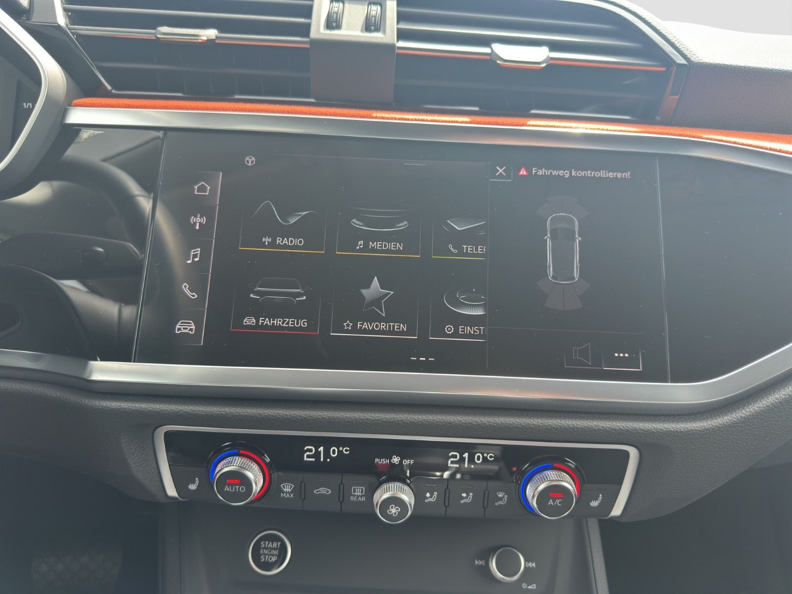Audi - Q3_15