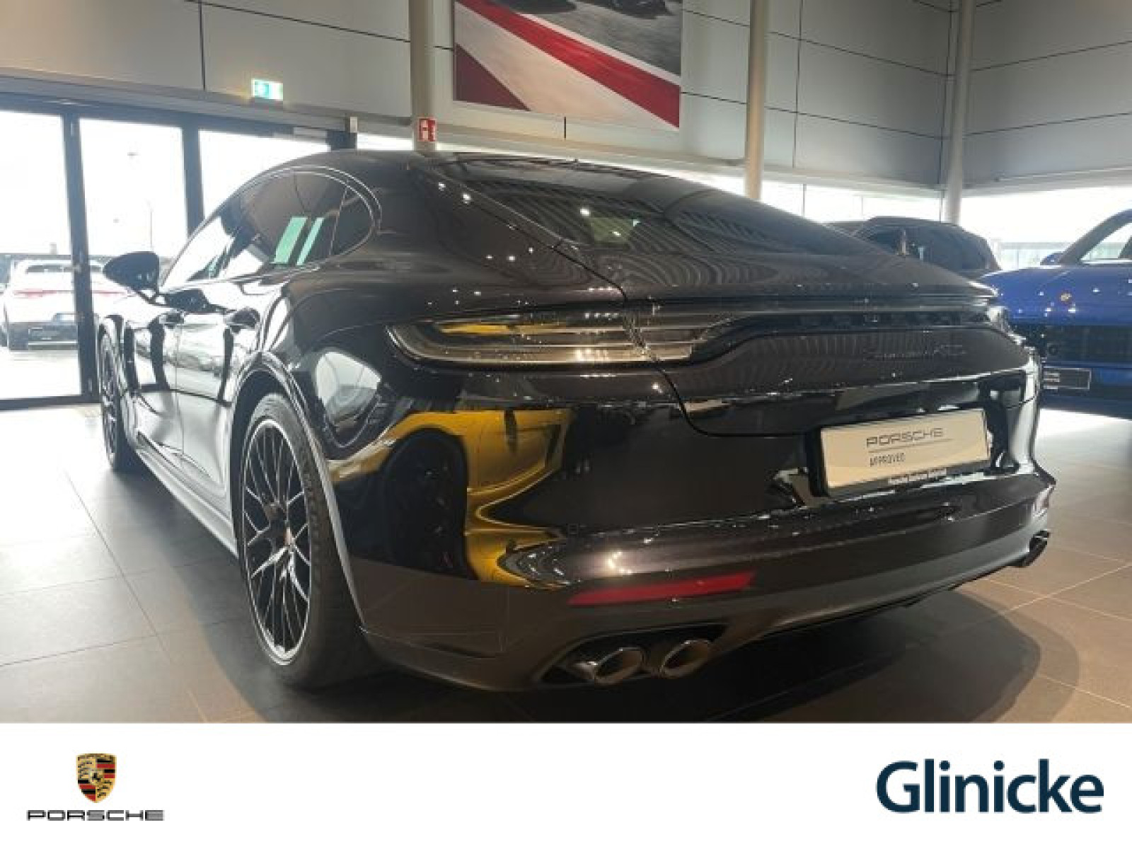 Porsche - Panamera_4
