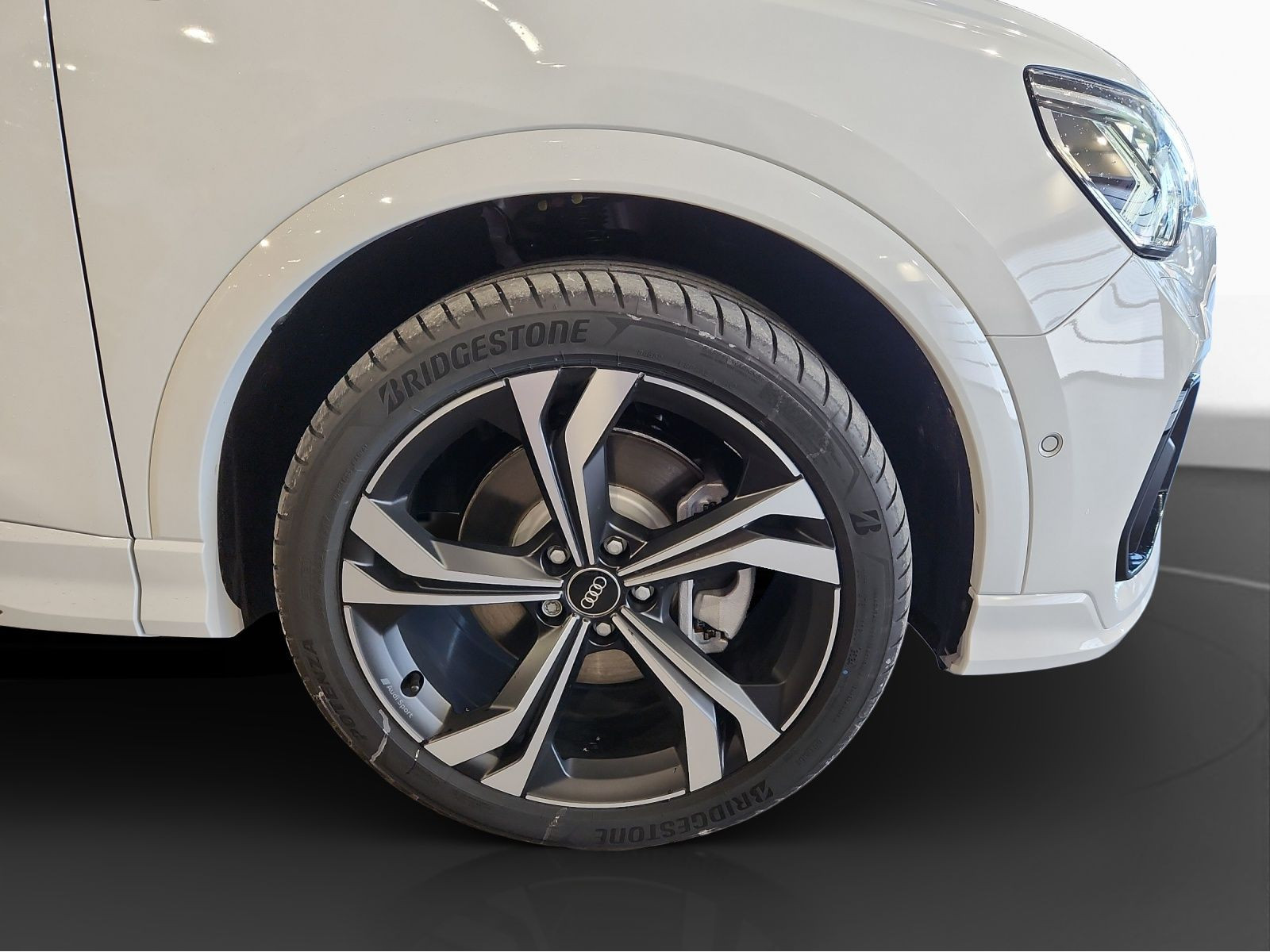 Audi - Q3_8