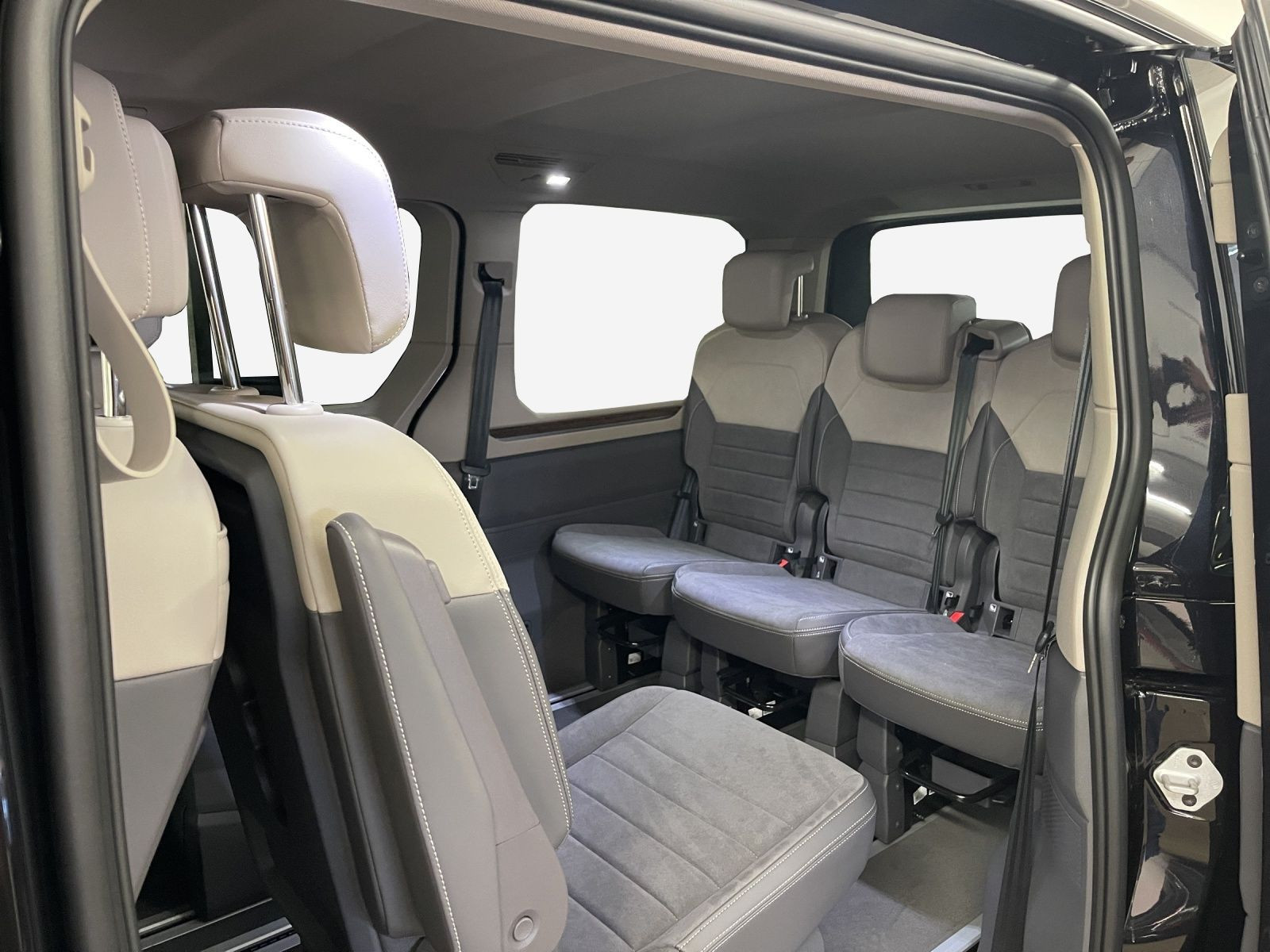Volkswagen - Multivan_13