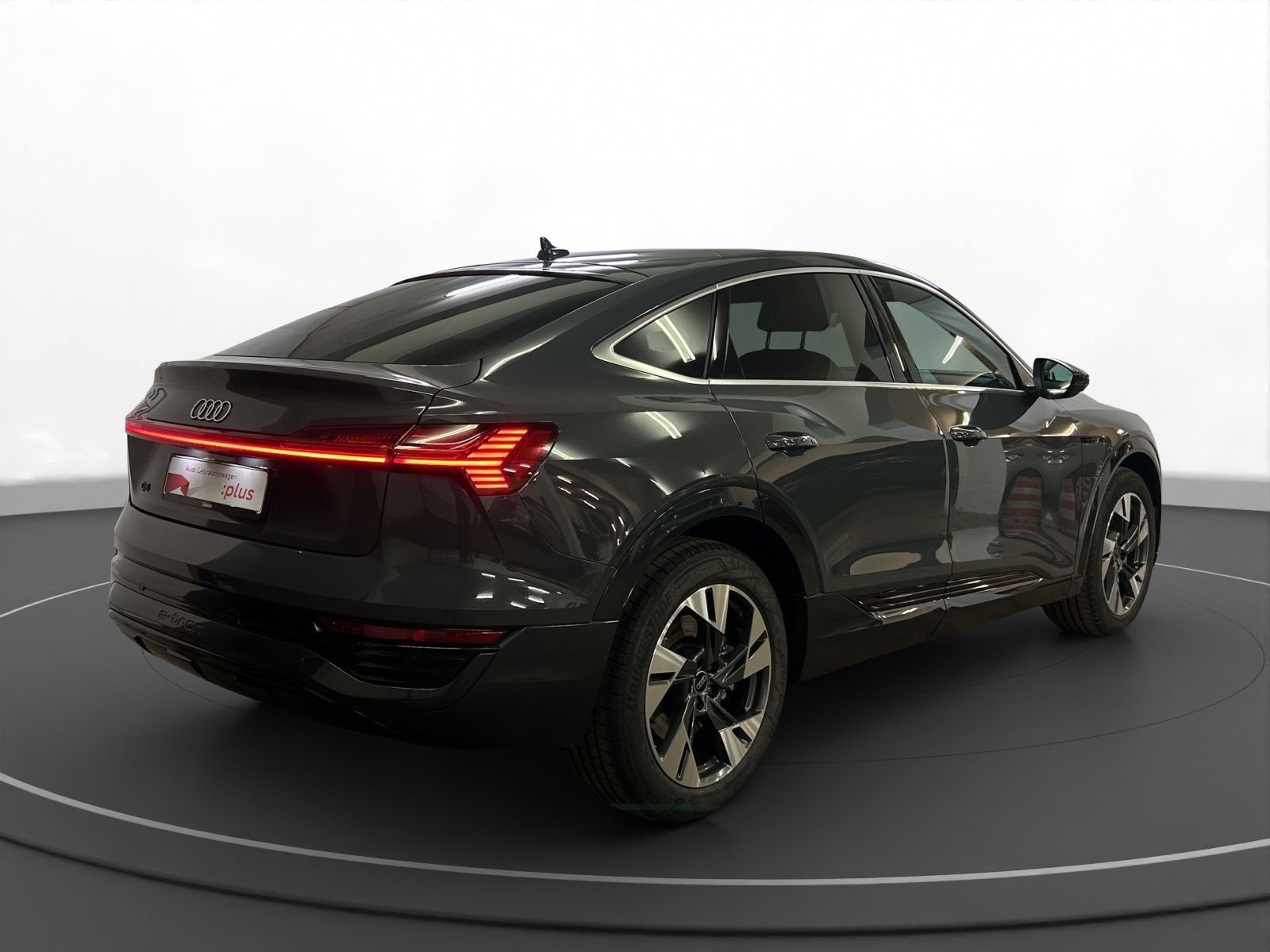 Audi - Q8 Sportback e-tron_4