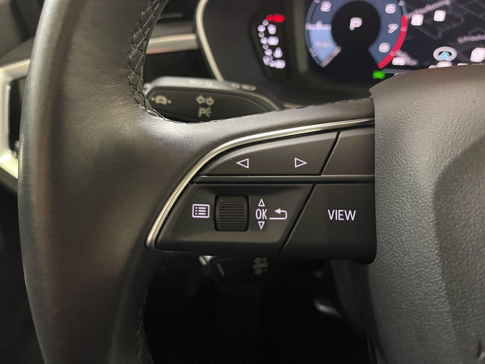 Audi - Q3_24