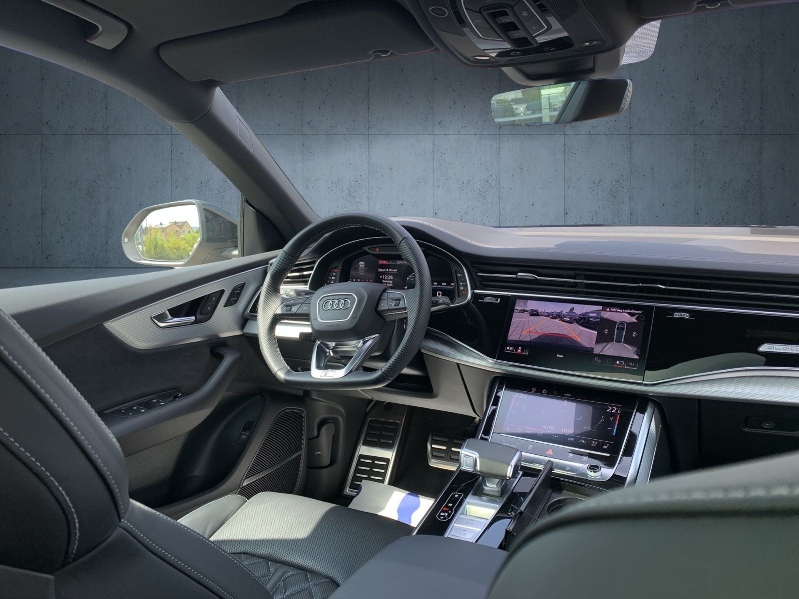 Audi - Q8_21