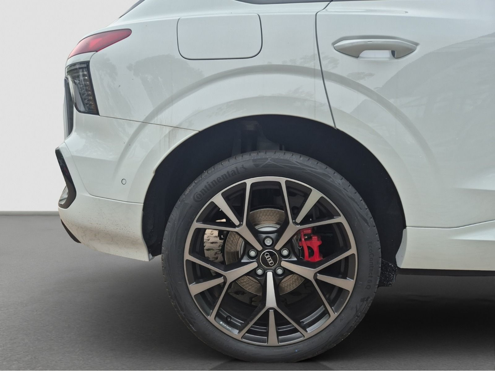 Audi - Q3_24