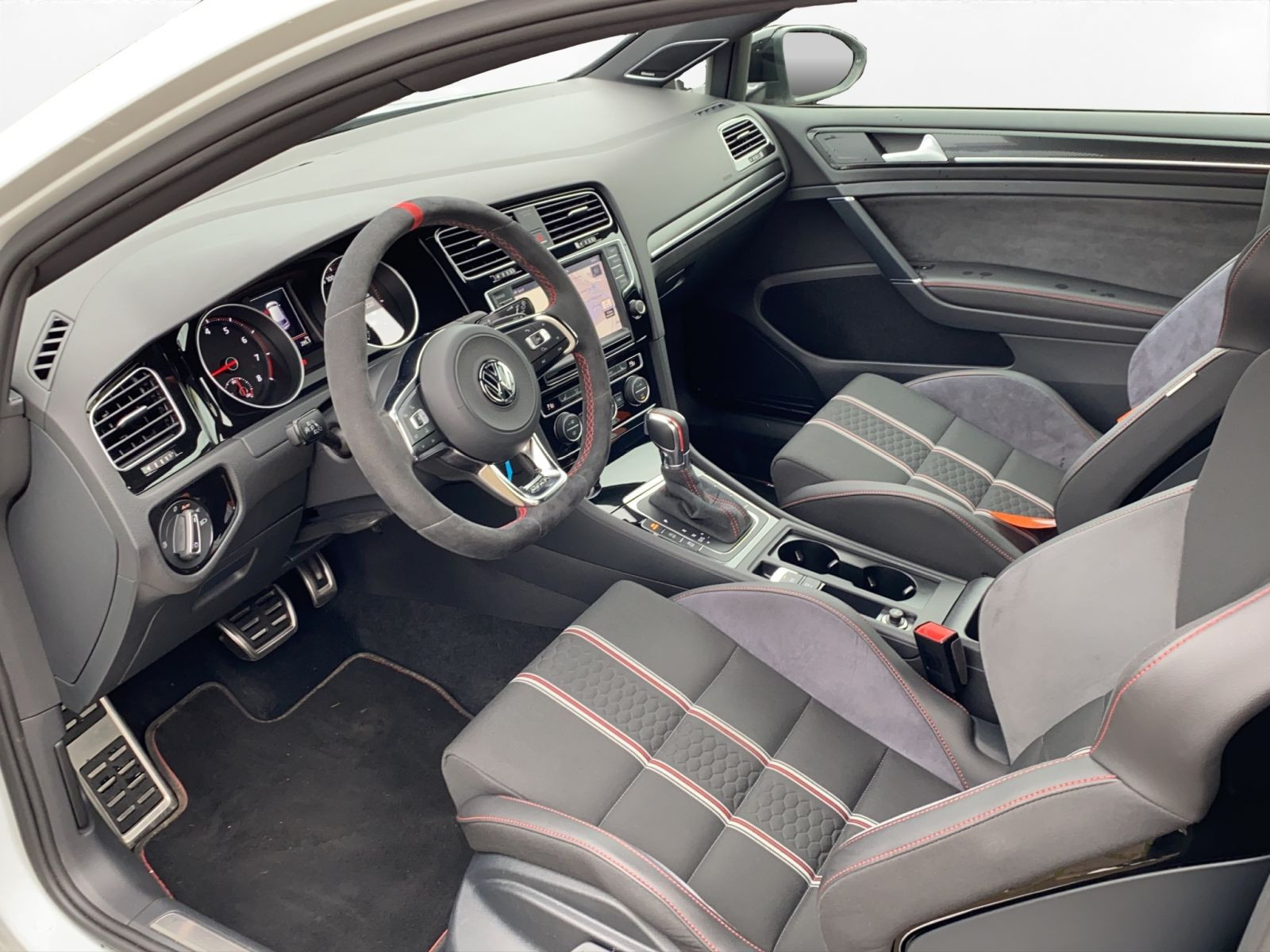 Volkswagen - Golf GTI_11