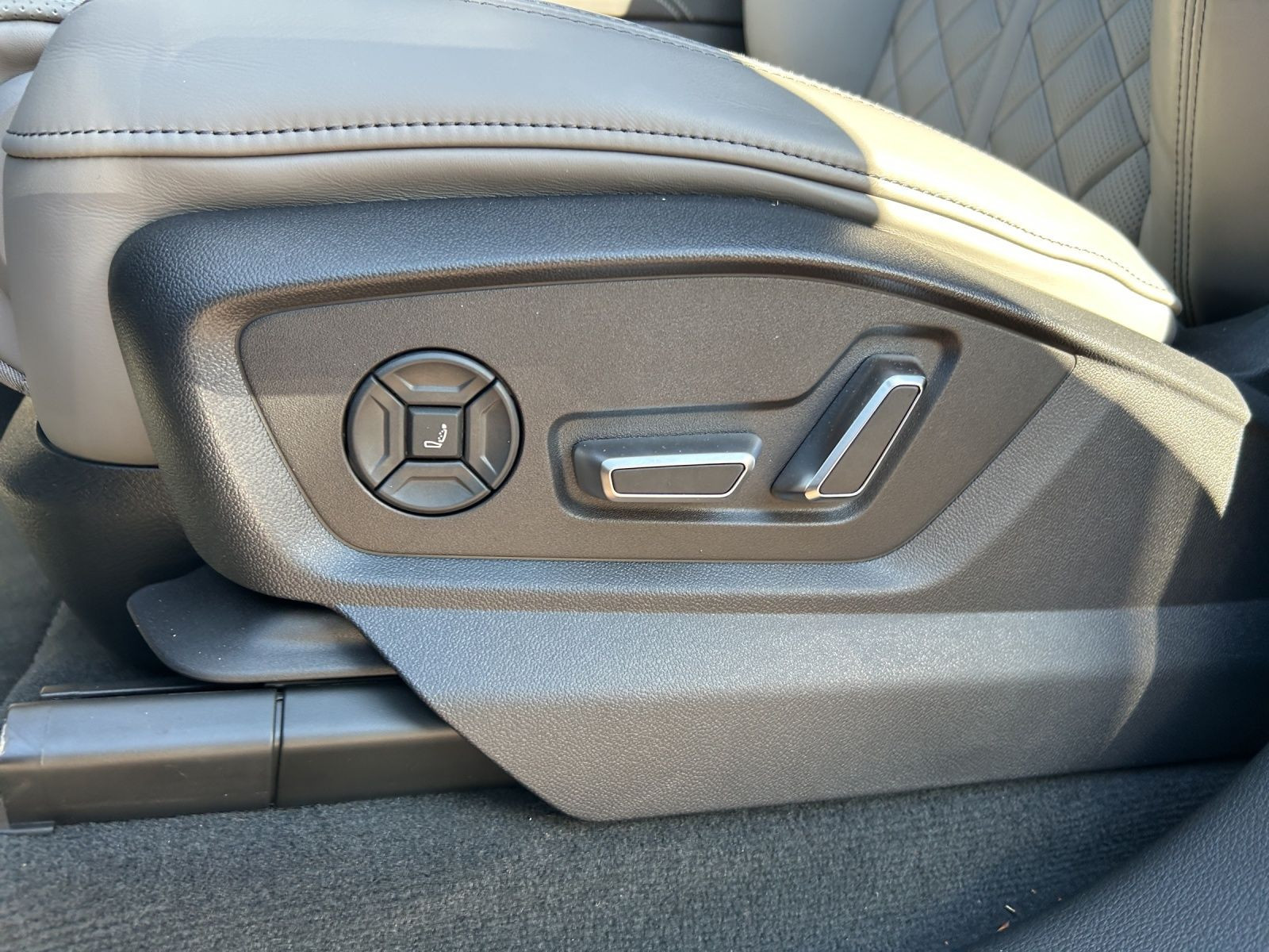 Audi - SQ8_19