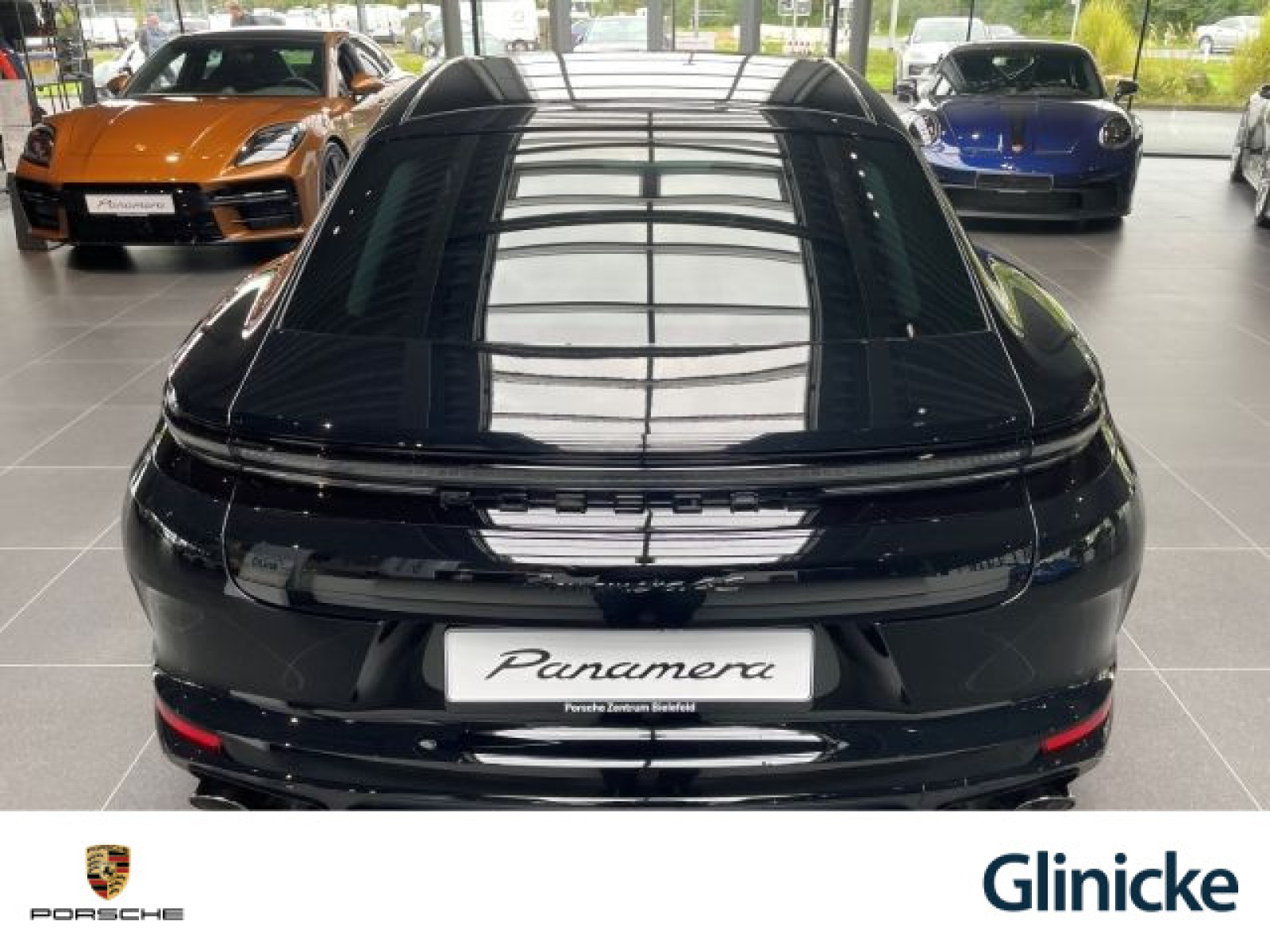 Porsche - Panamera_4