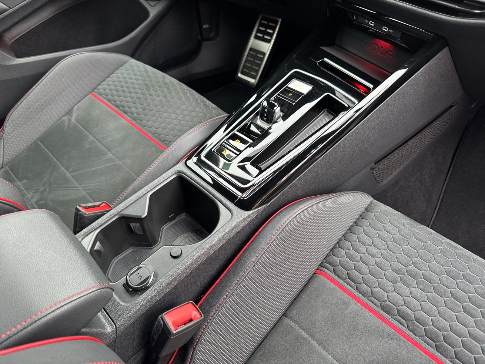 Volkswagen - Golf GTI_22