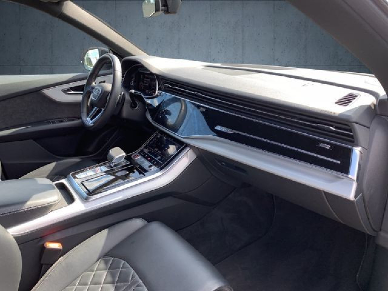 Audi - SQ8_17
