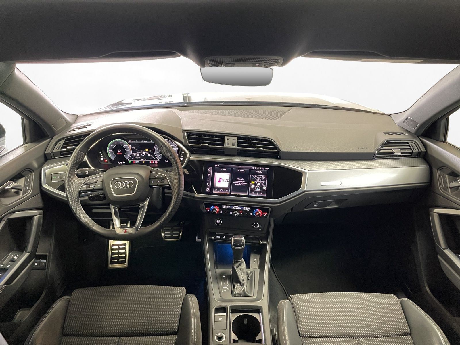Audi - Q3_21
