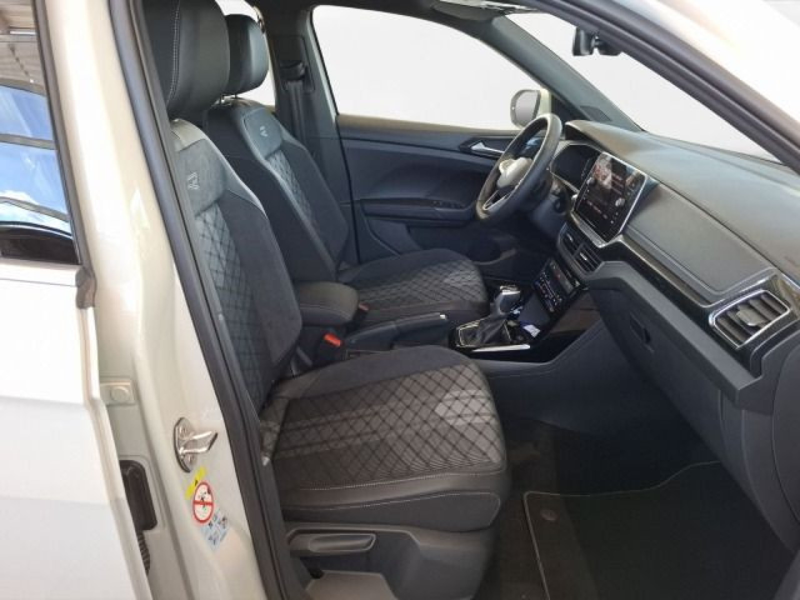 Volkswagen - T-Cross_12
