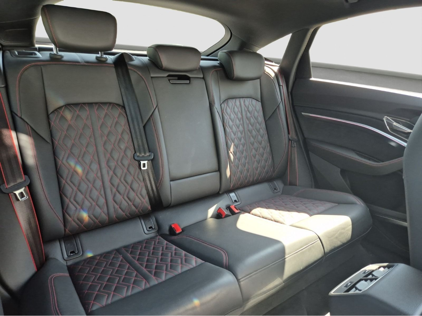 Audi - Q8 e-tron_21