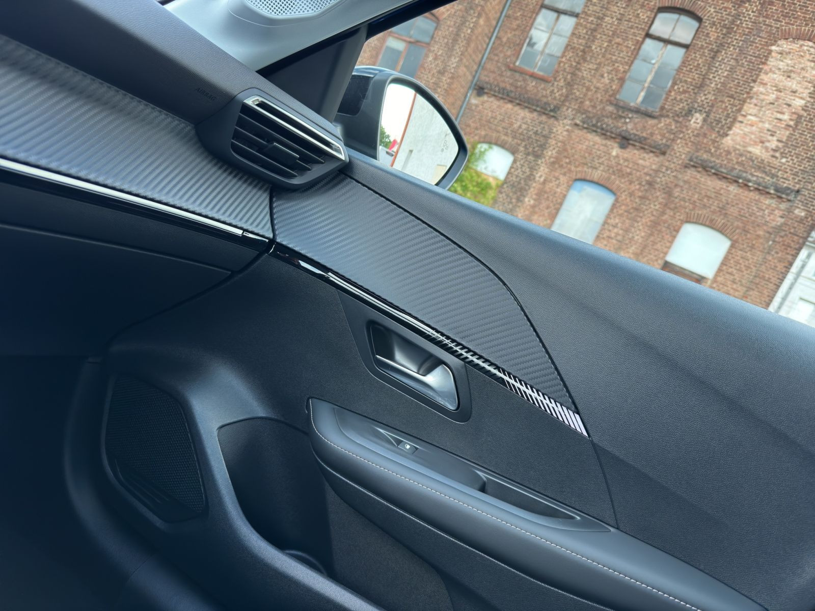 Peugeot - 208_18