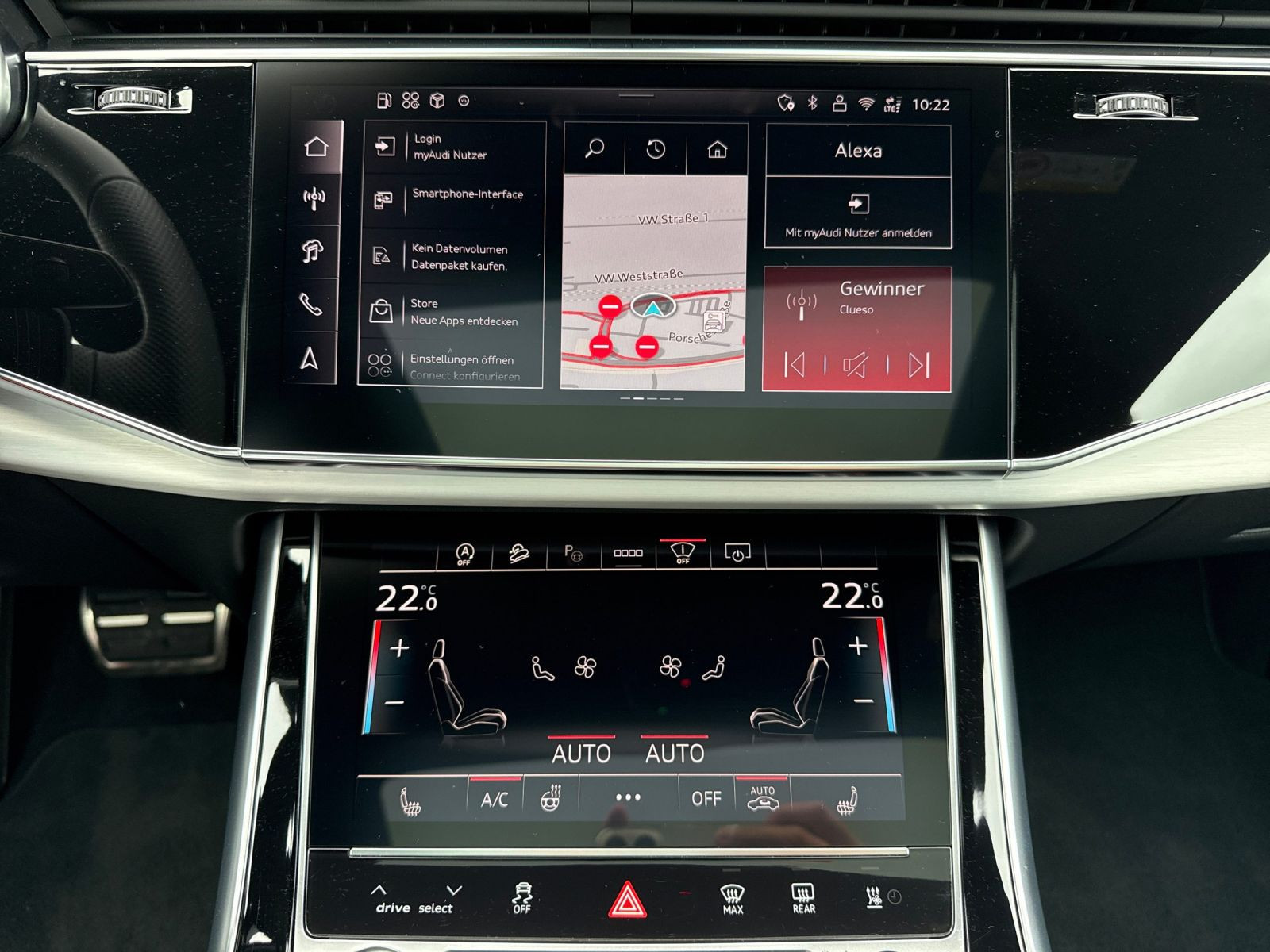 Audi - Q8_12