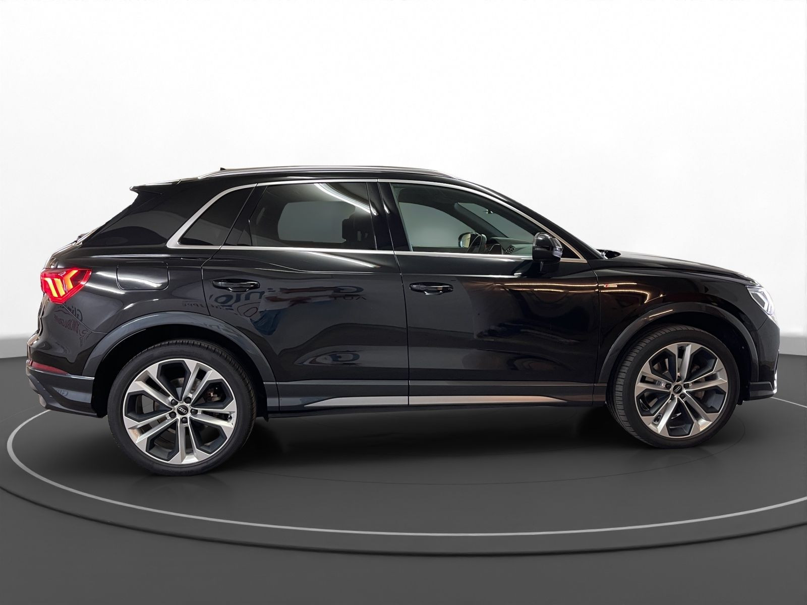 Audi - Q3_8 Audi - Q3_8