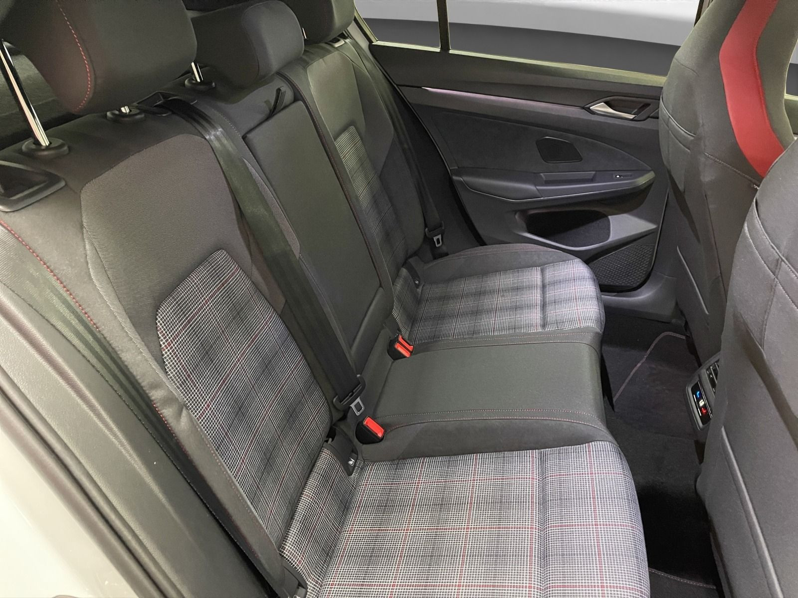 Volkswagen - Golf GTI_16