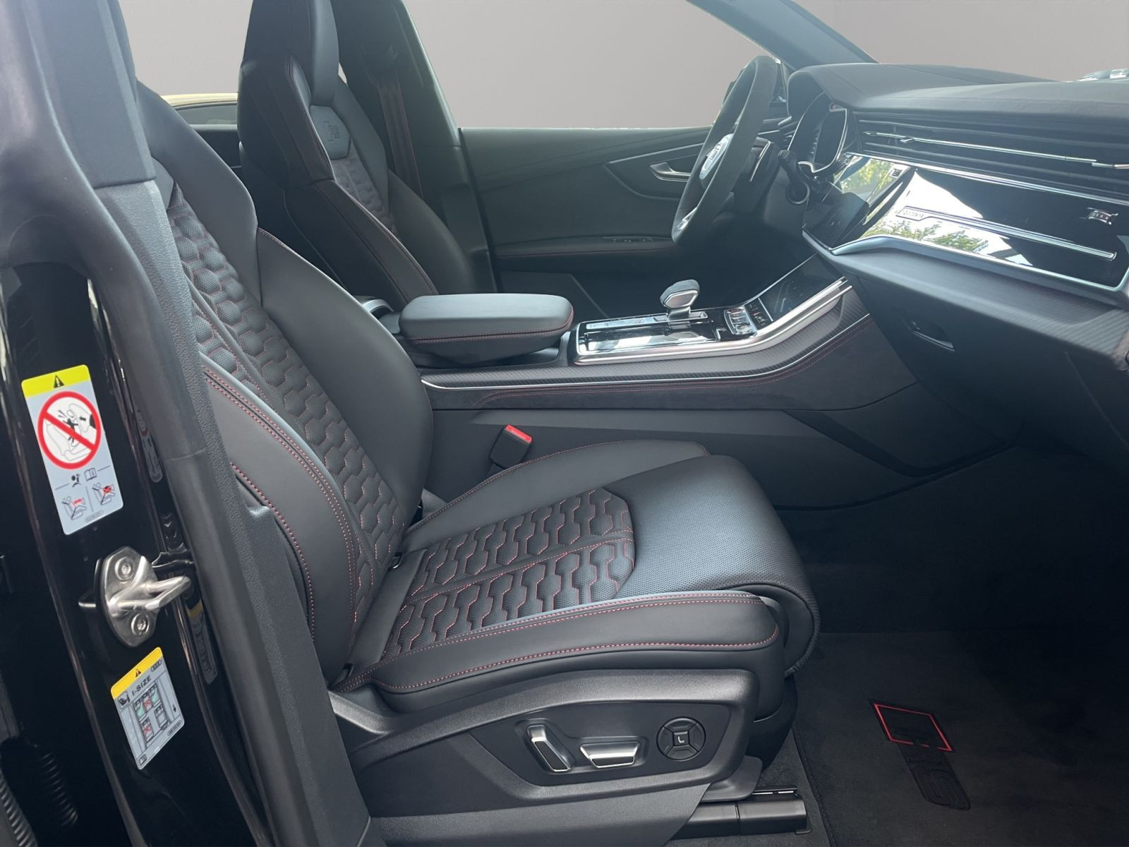 Audi - RS Q8_19