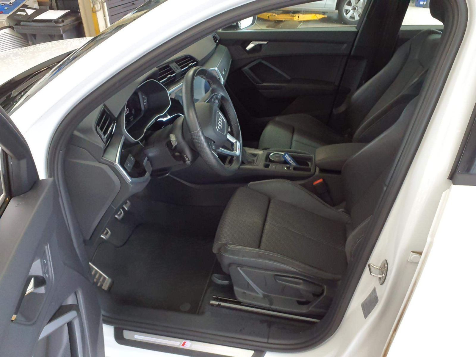 Audi - Q3_5