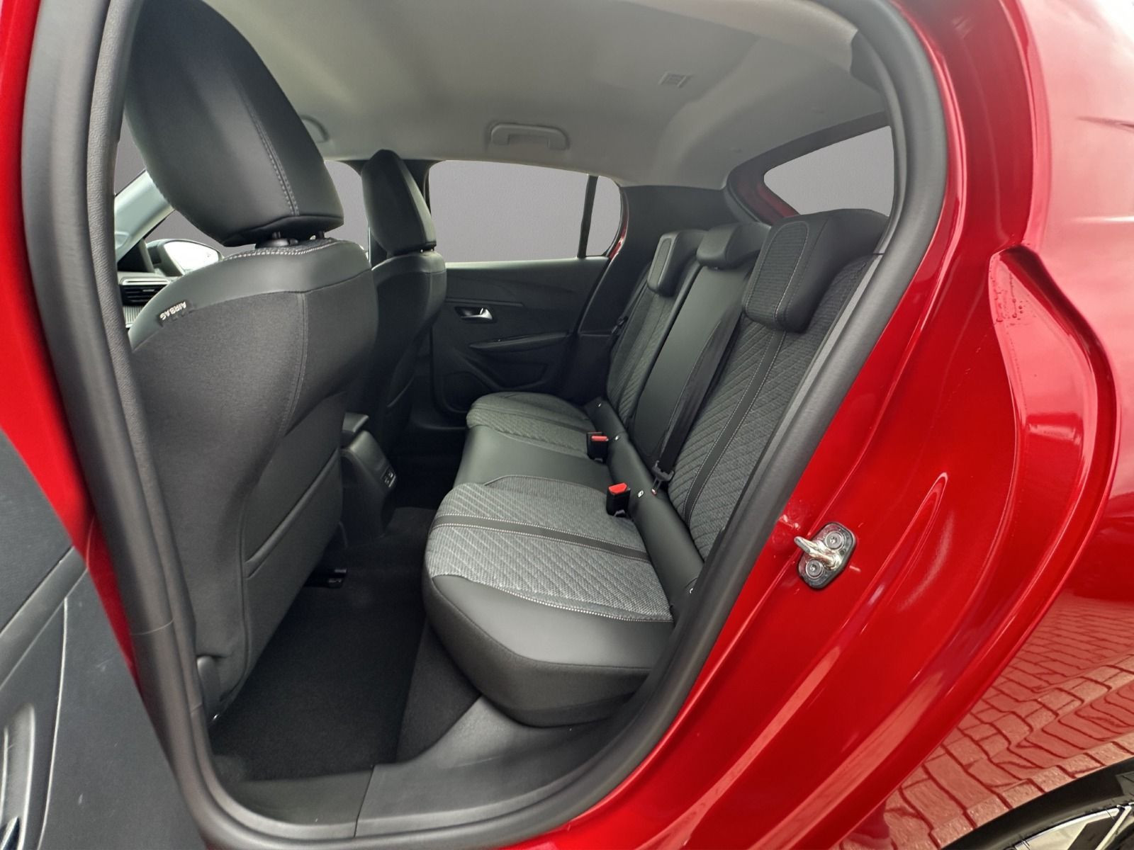 Peugeot - 208_12