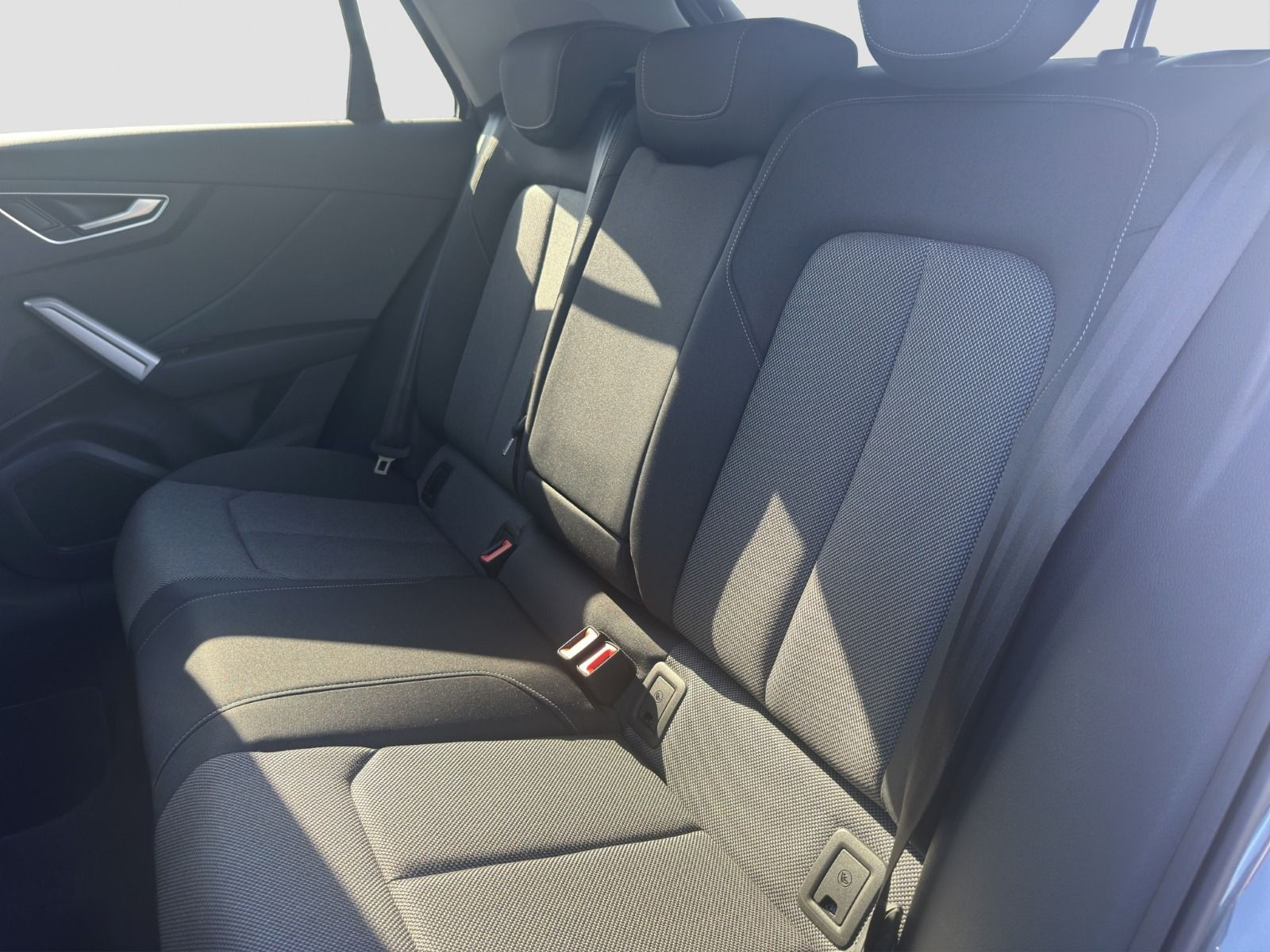 Audi - Q2_12