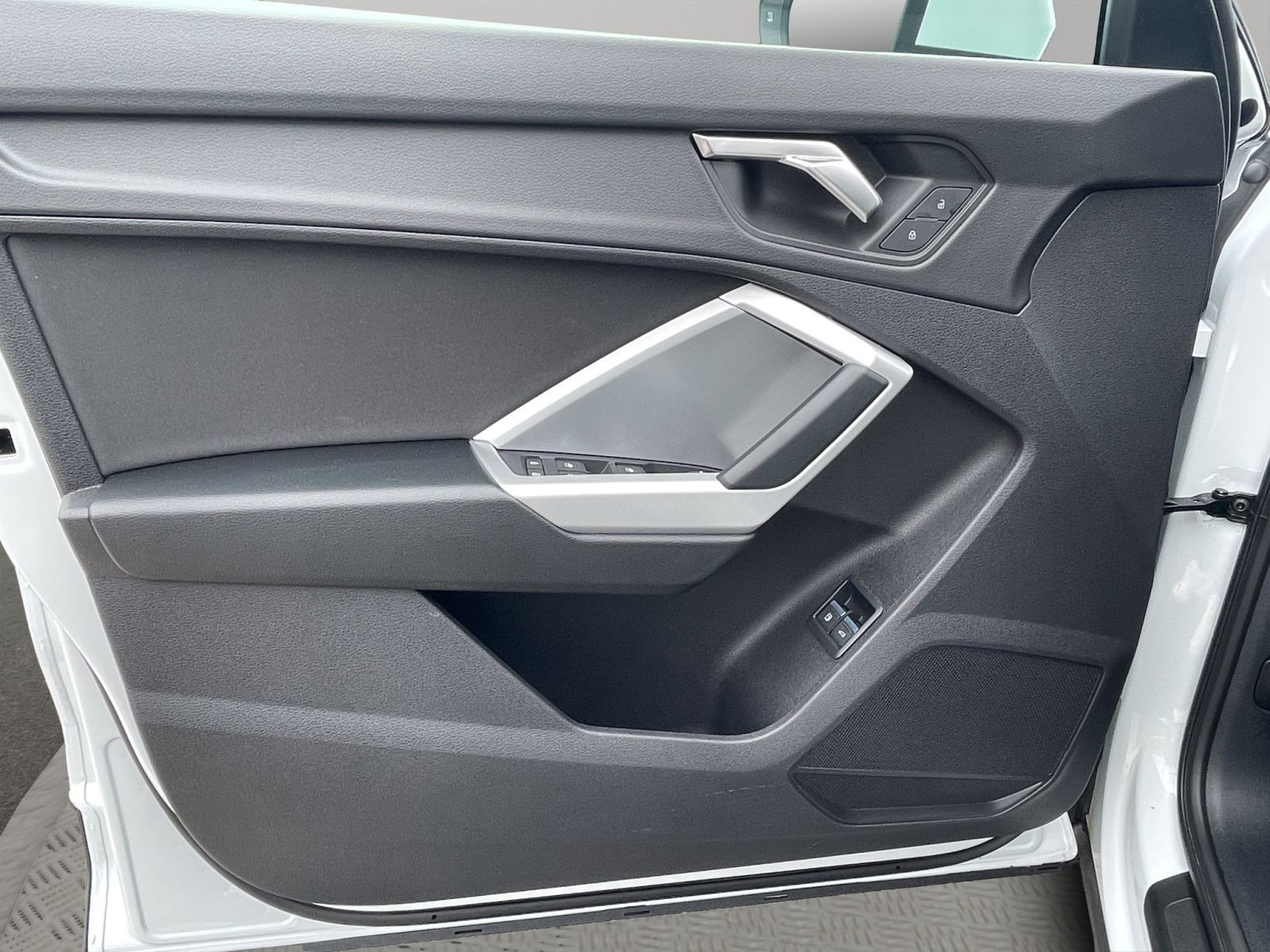Audi - Q3_16