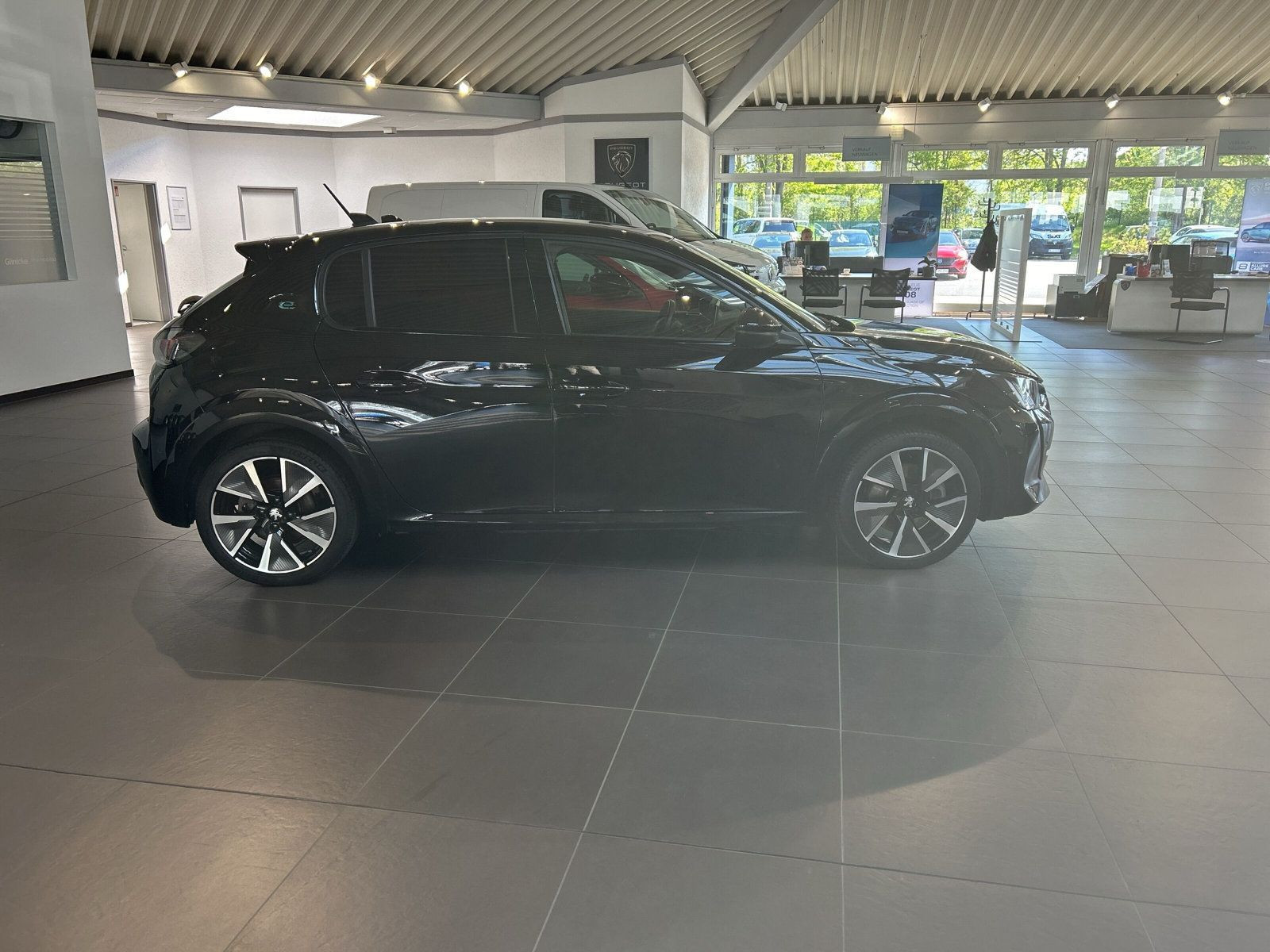 Peugeot - 208_3