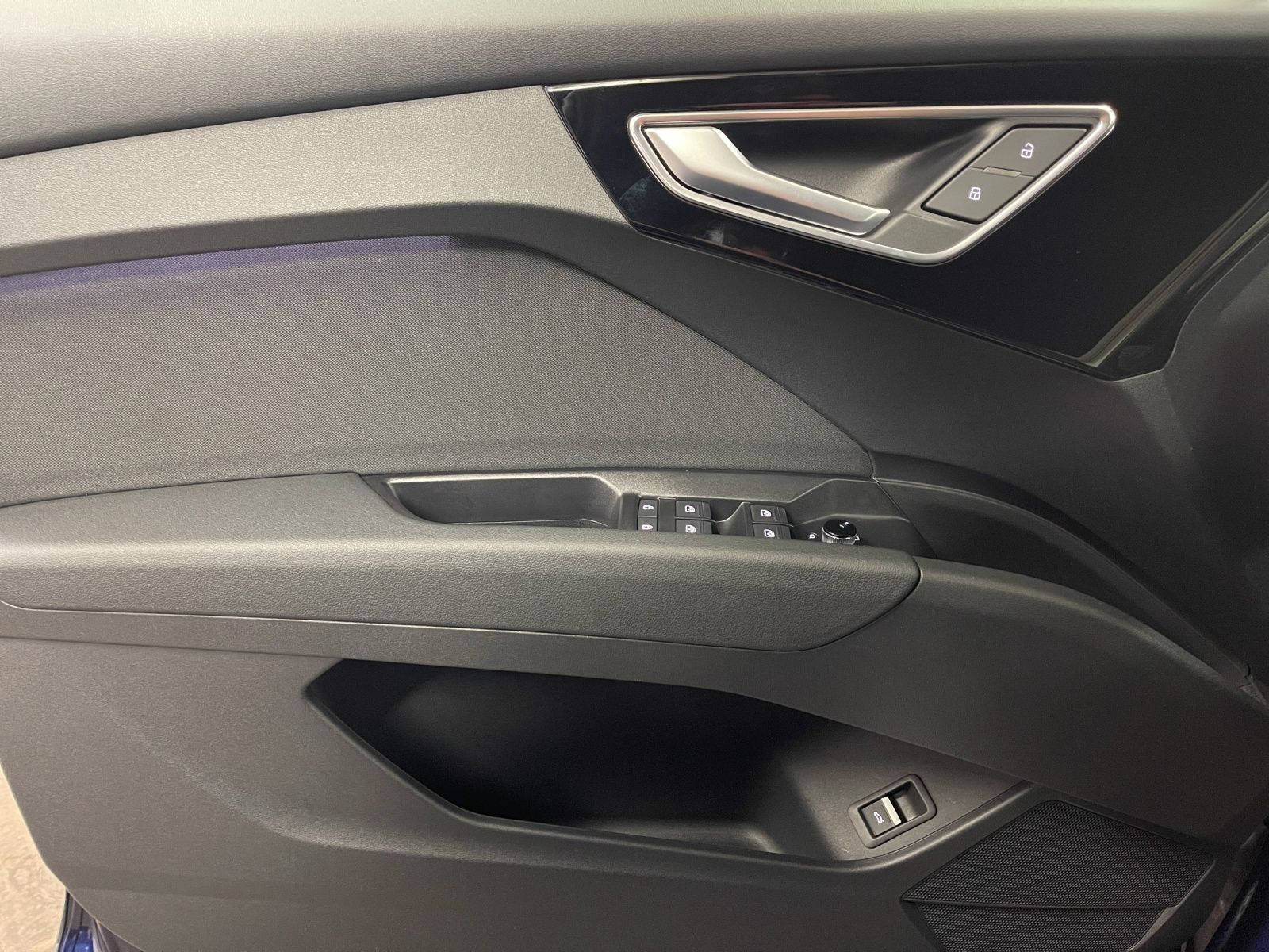 Audi - Q4 e-tron_12