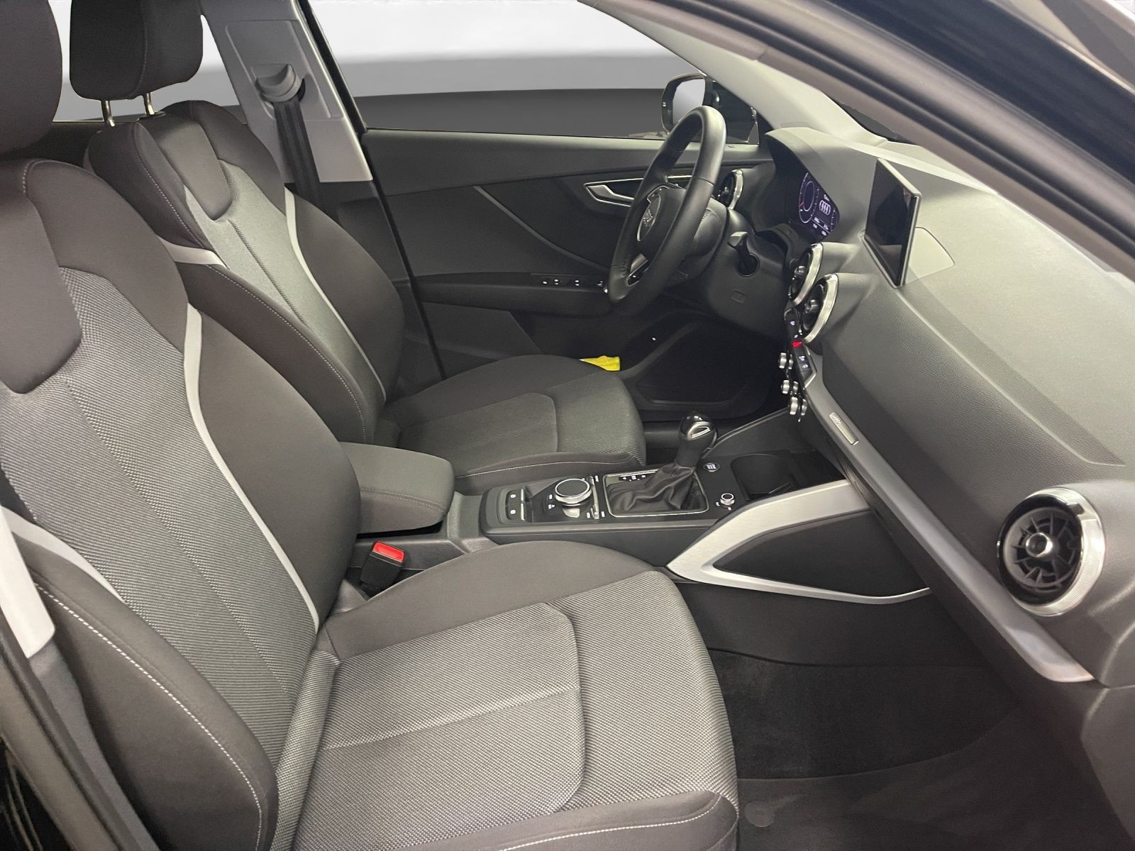Audi - Q2_18