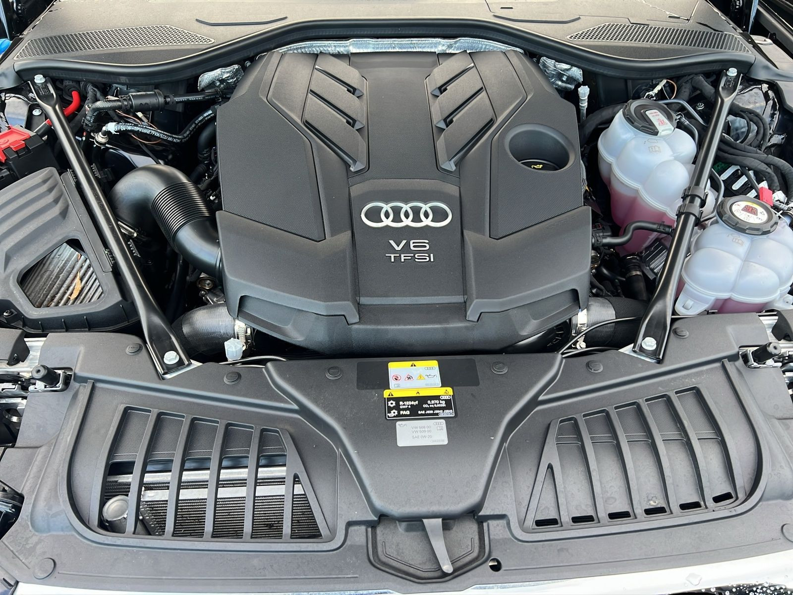 Audi - A8_15