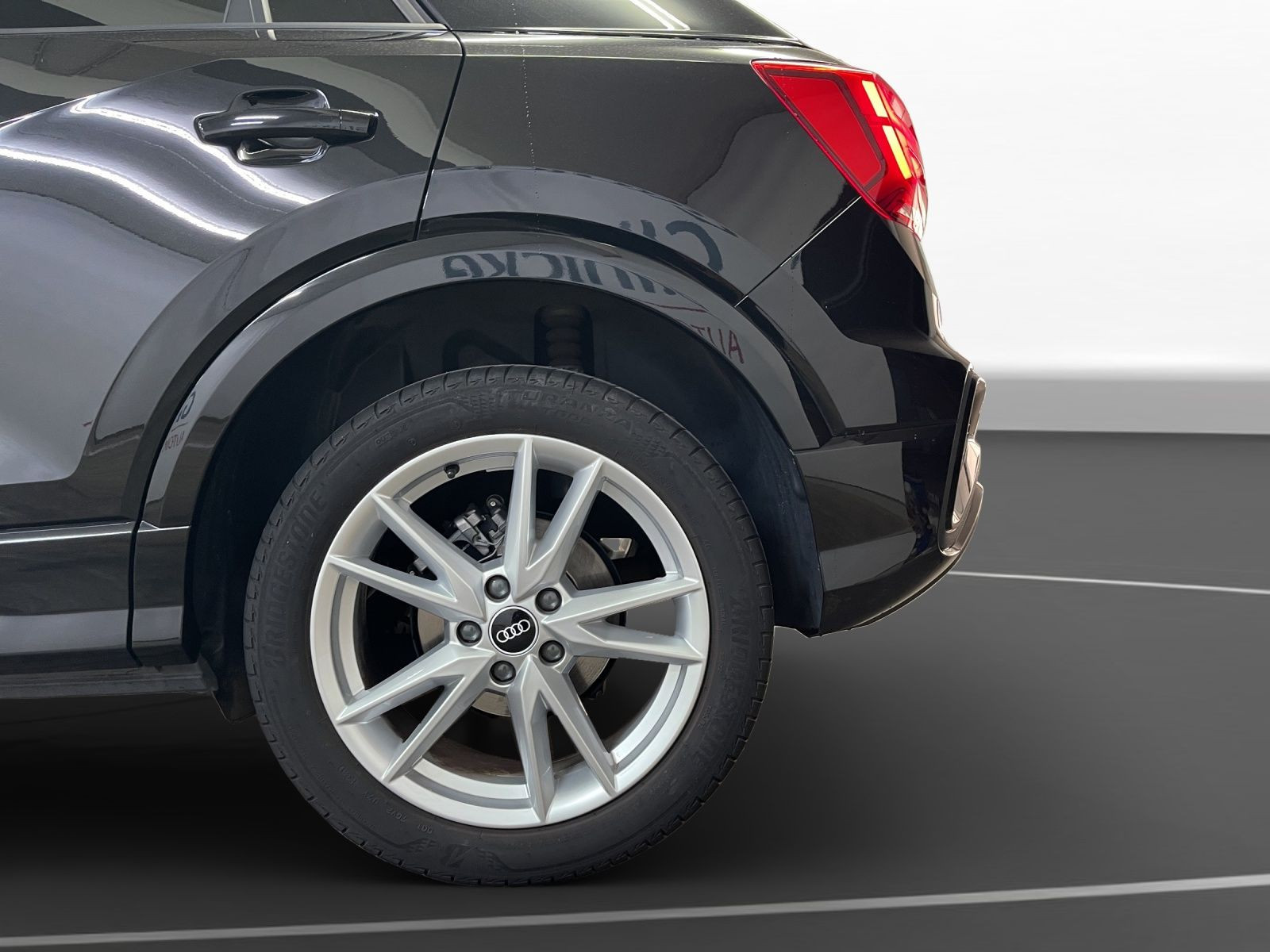 Audi - Q2_12