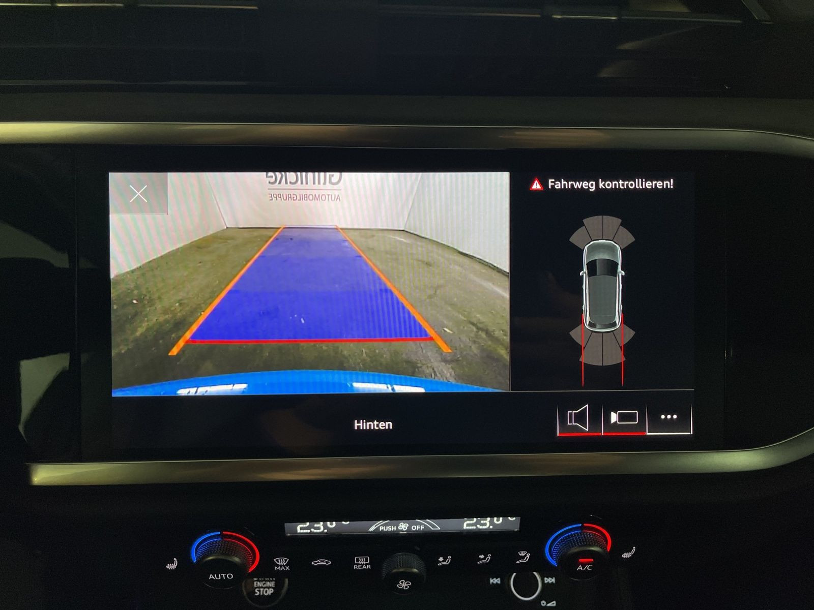 Audi - Q3_25